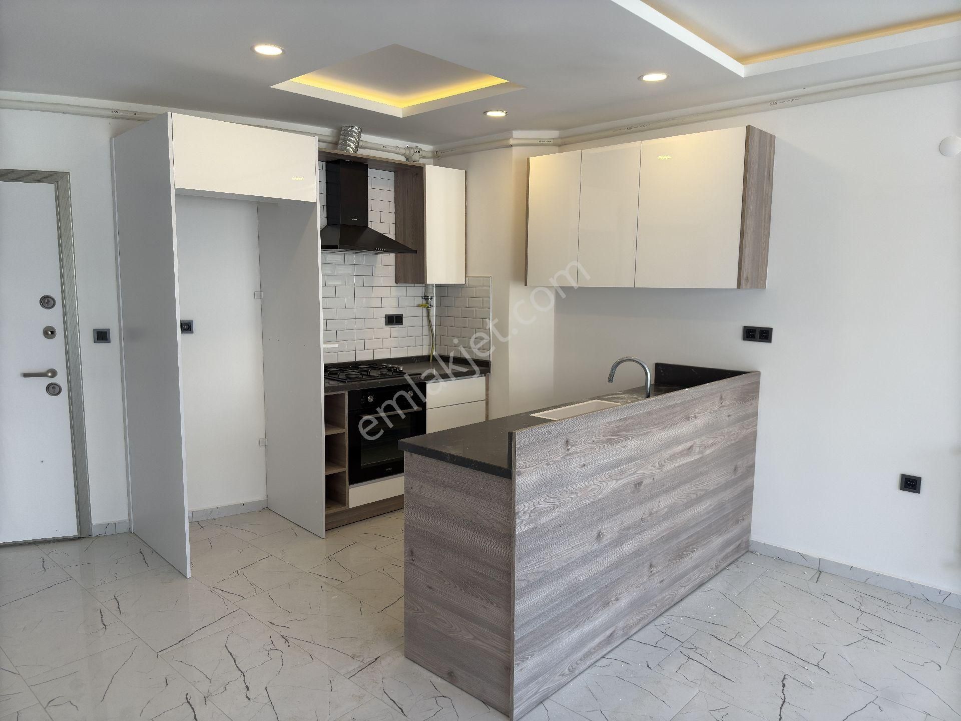 Kuşadasında Yeni Havuzlu Kapalı Otoparklı Site İçinde Kaloriferli Ebeveyn Banyolu Sıfır Daire - Görsel 17