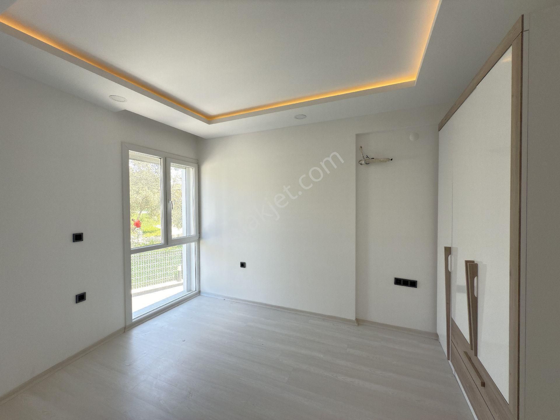 Kuşadasında Yeni Havuzlu Kapalı Otoparklı Site İçinde Kaloriferli Ebeveyn Banyolu Sıfır Daire - Görsel 31