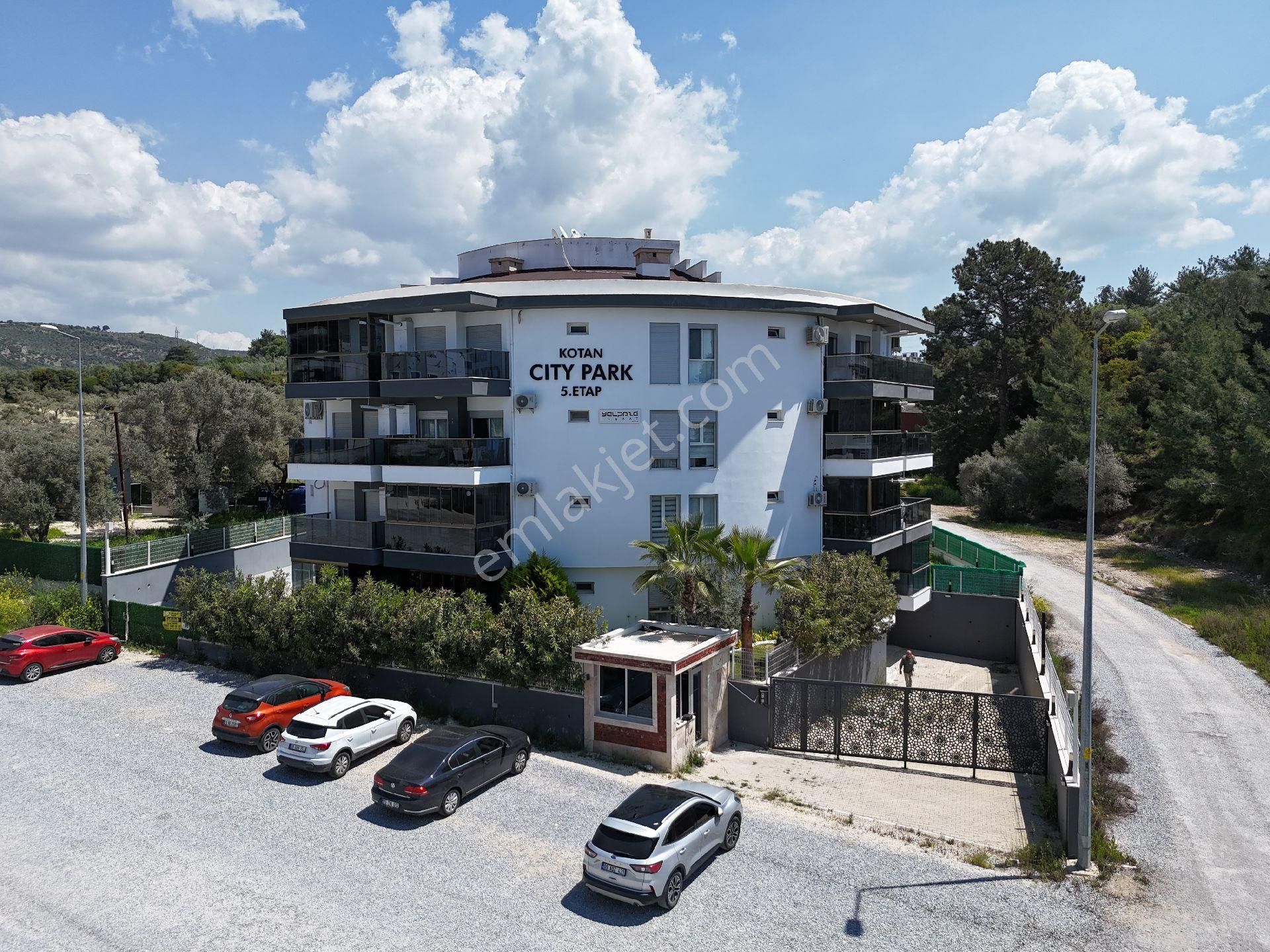 Kuşadasında Yeni Havuzlu Kapalı Otoparklı Site İçinde Kaloriferli Ebeveyn Banyolu Sıfır Daire - Görsel 2