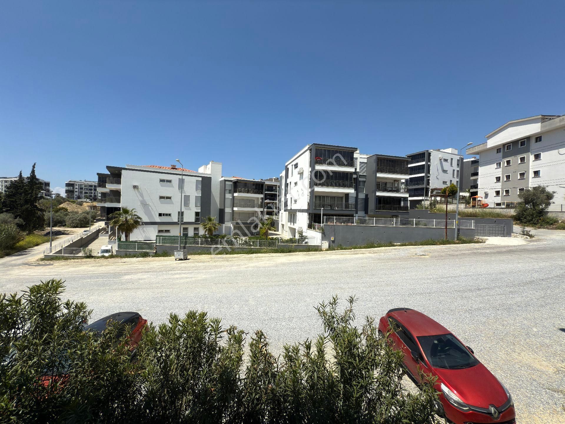 Kuşadasında Yeni Havuzlu Kapalı Otoparklı Site İçinde Kaloriferli Ebeveyn Banyolu Sıfır Daire - Görsel 25