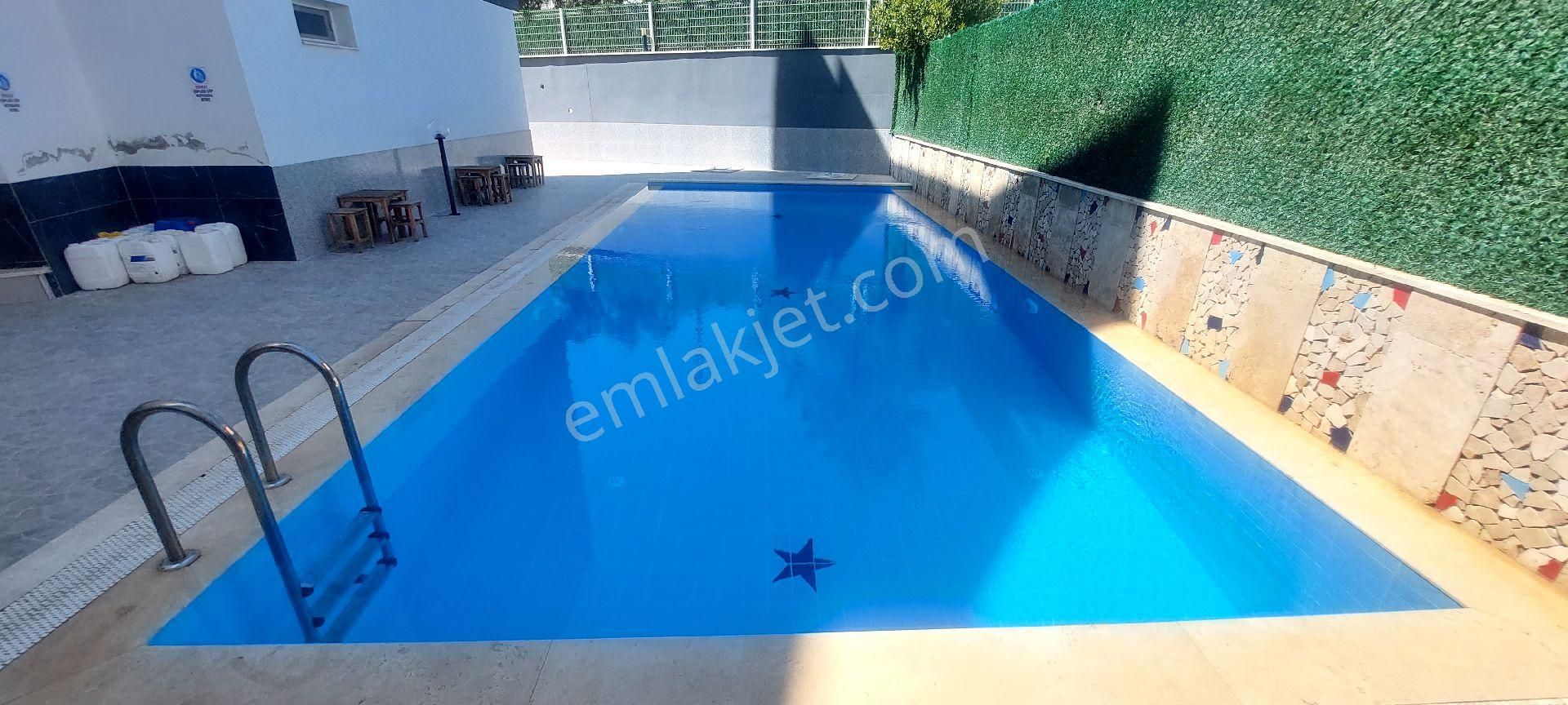 Kuşadasında Yeni Havuzlu Kapalı Otoparklı Site İçinde Kaloriferli Ebeveyn Banyolu Sıfır Daire - Görsel 34