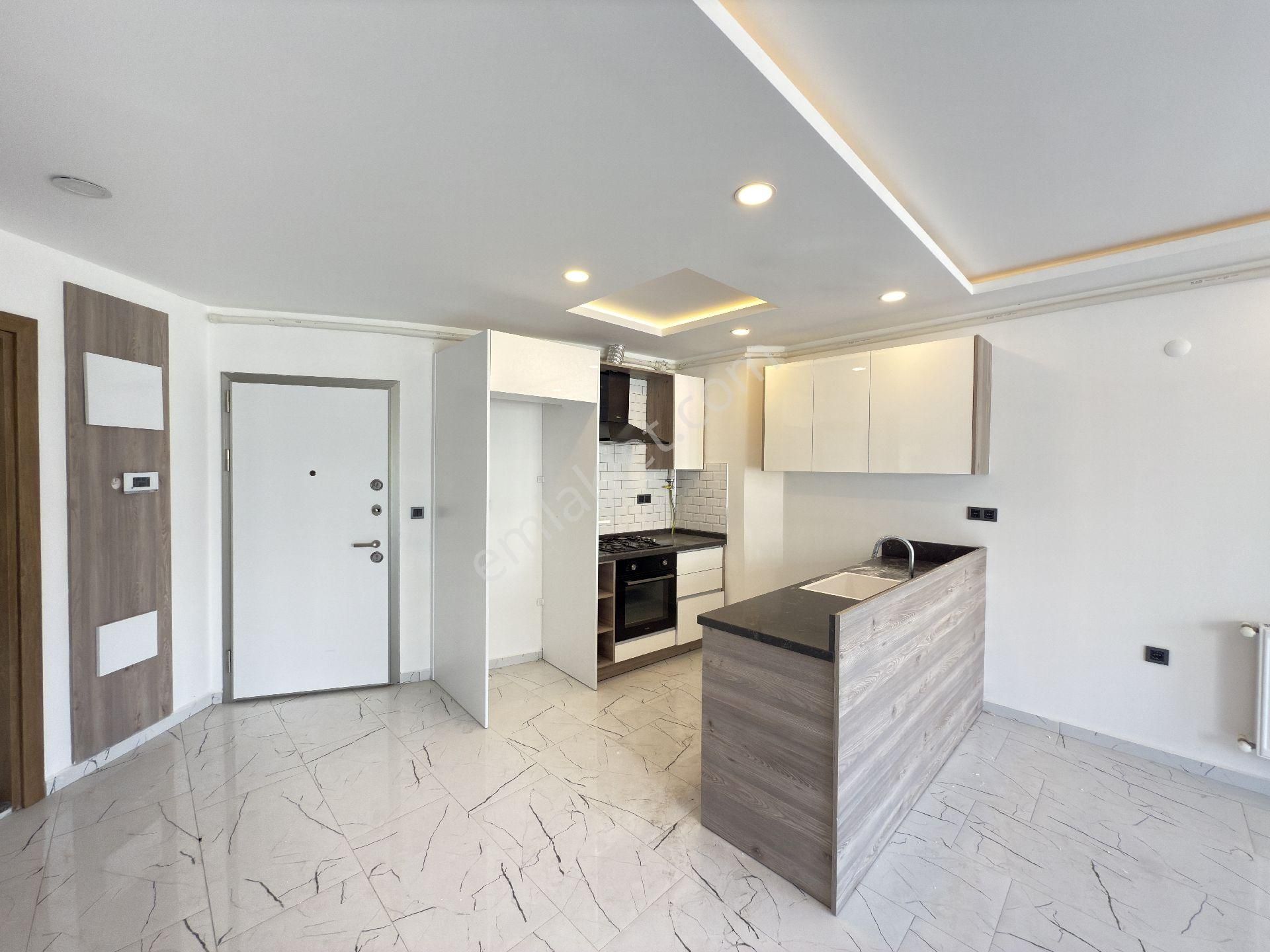 Kuşadasında Yeni Havuzlu Kapalı Otoparklı Site İçinde Kaloriferli Ebeveyn Banyolu Sıfır Daire - Görsel 15