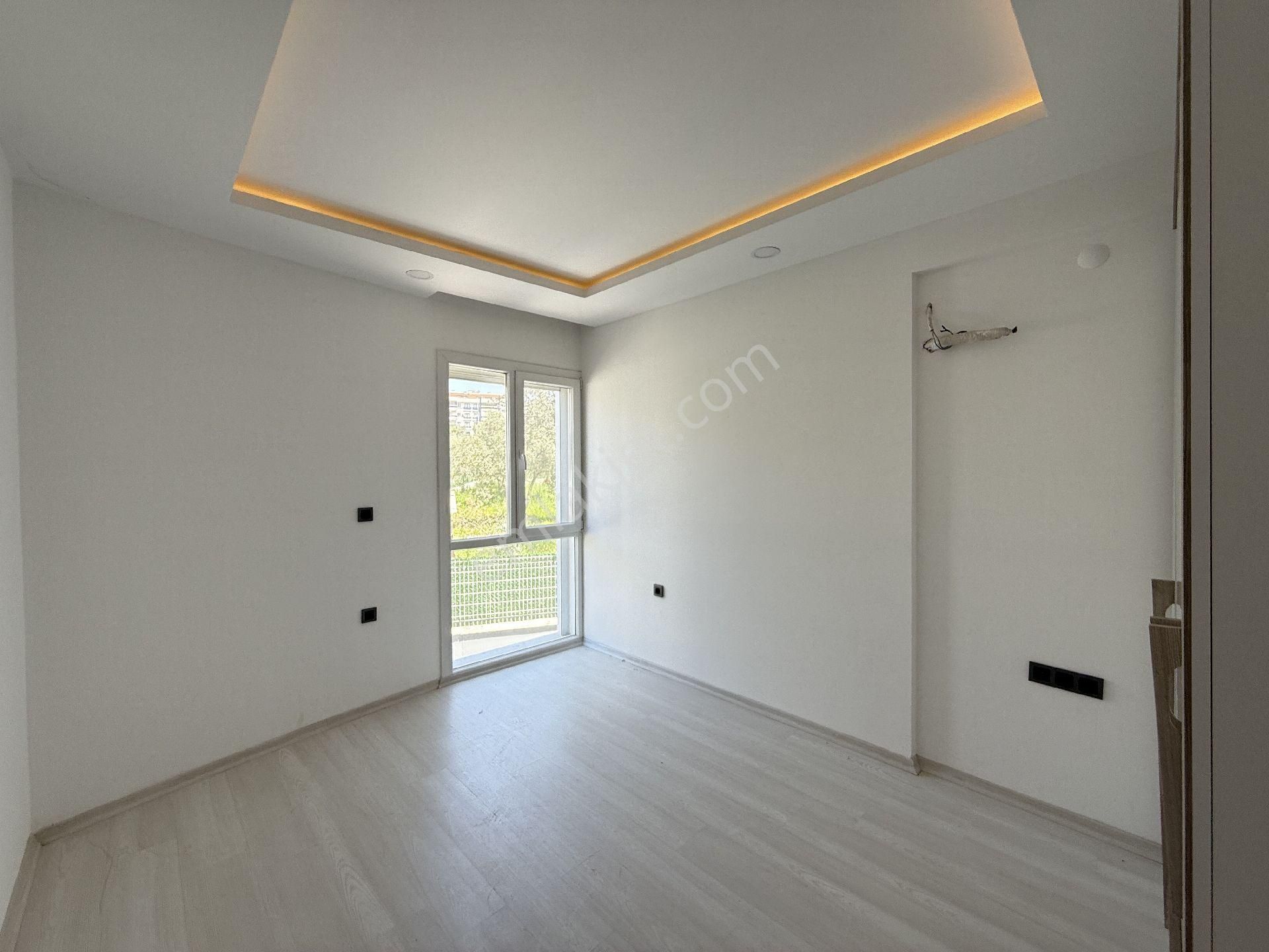 Kuşadasında Yeni Havuzlu Kapalı Otoparklı Site İçinde Kaloriferli Ebeveyn Banyolu Sıfır Daire - Görsel 32