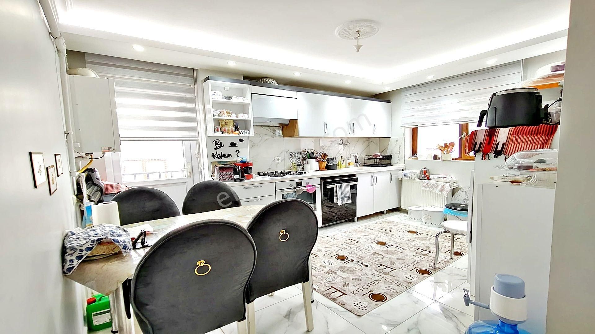 Kanuni'de Cadde Üzeri 3+1 Katta Asansörlü Kök Tapu Kupon Daire!