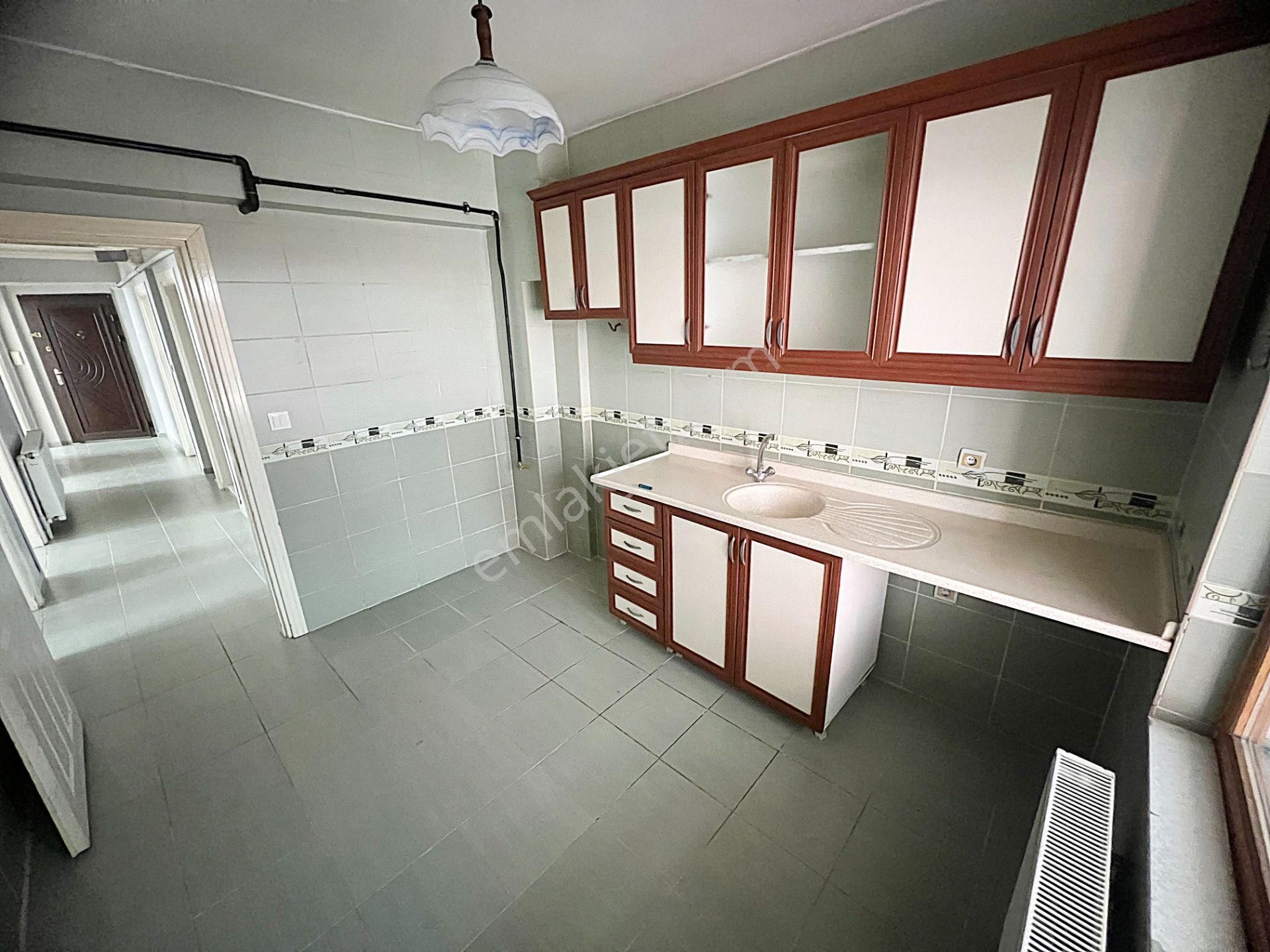 Cihandan Şehit Kubilay Estergon Cad Yakını Ara Katta Kiralık 3+1