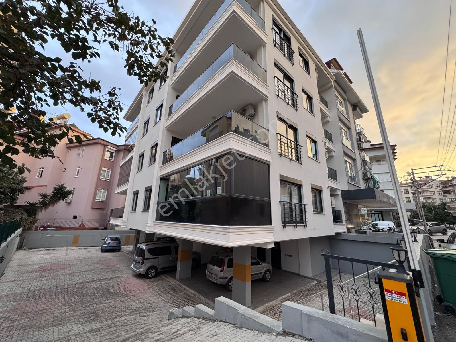 Alanyada Merkezde Güllerpınarında Denize 650 Mt Yeni Binada 2+1 Daire