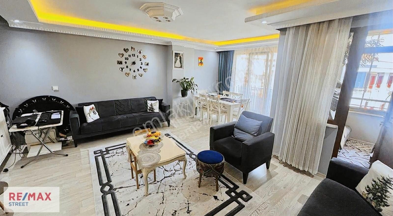 Sefaköy Merkezde Ayrı Girişli Emsalsiz 4+2 Dubleks Daire