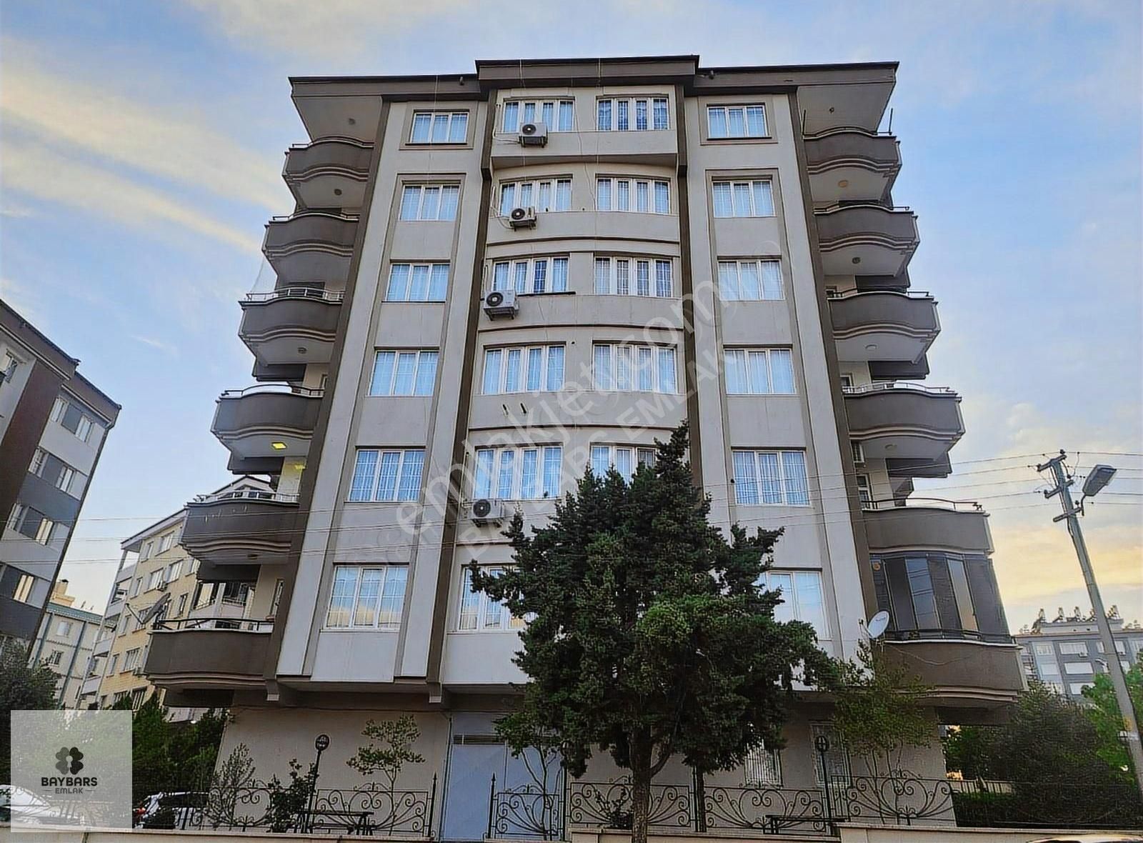 Batıkent Mahallesinde Arakat Ferah Bakımlı Satılık 3+1 Daire