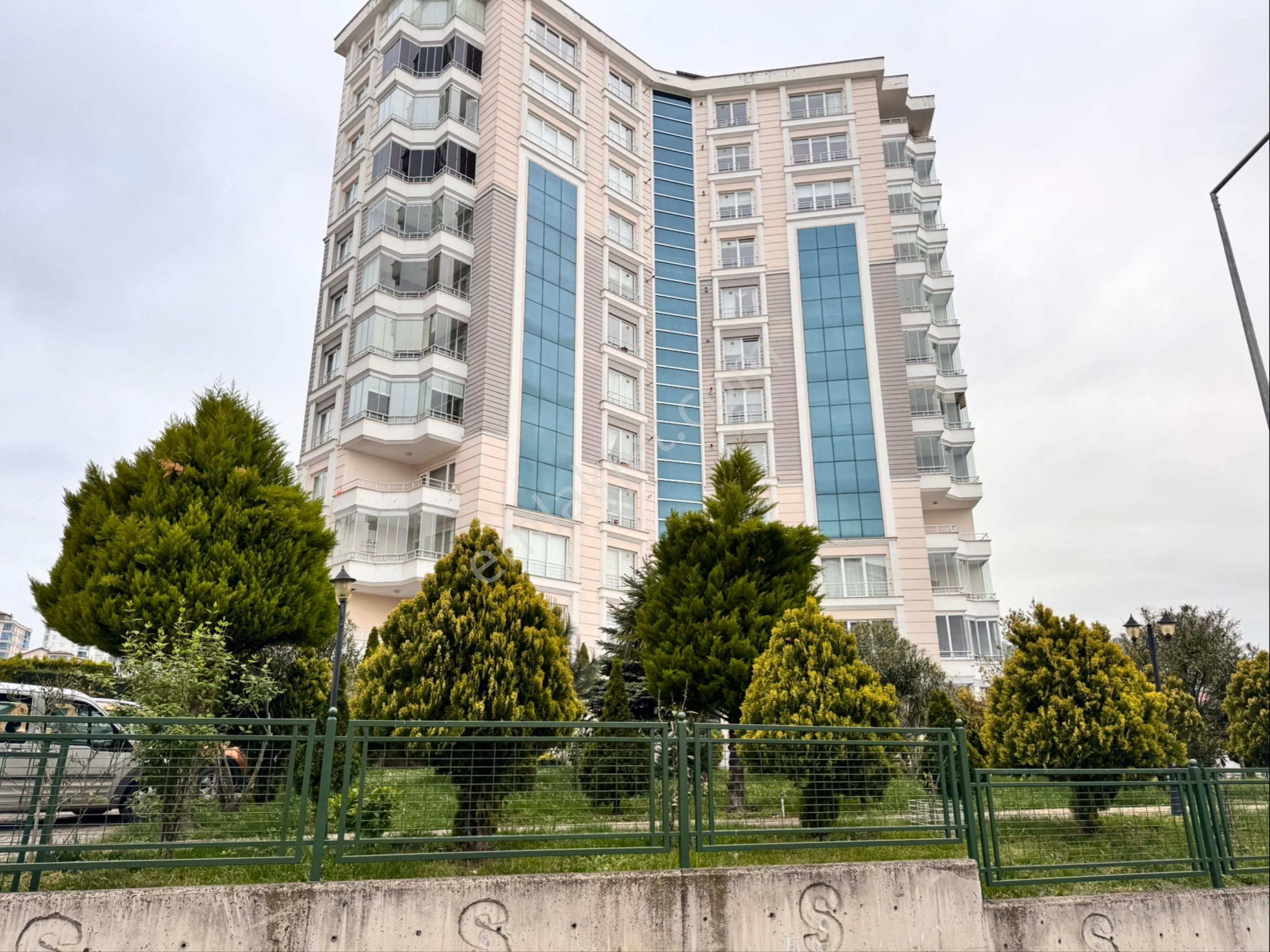 Umut Emlak'tan Ordu Şahin Tepesi Sitesinde Kiralık 3+1 Daire