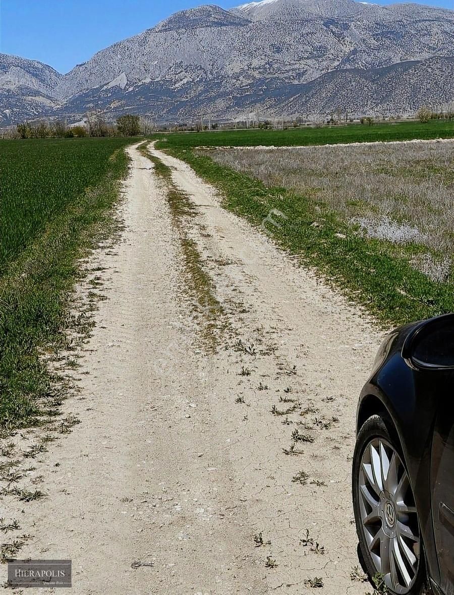 Hierapolis'den Satılık Denizli/çivril'de Sulak Verimli Tarla