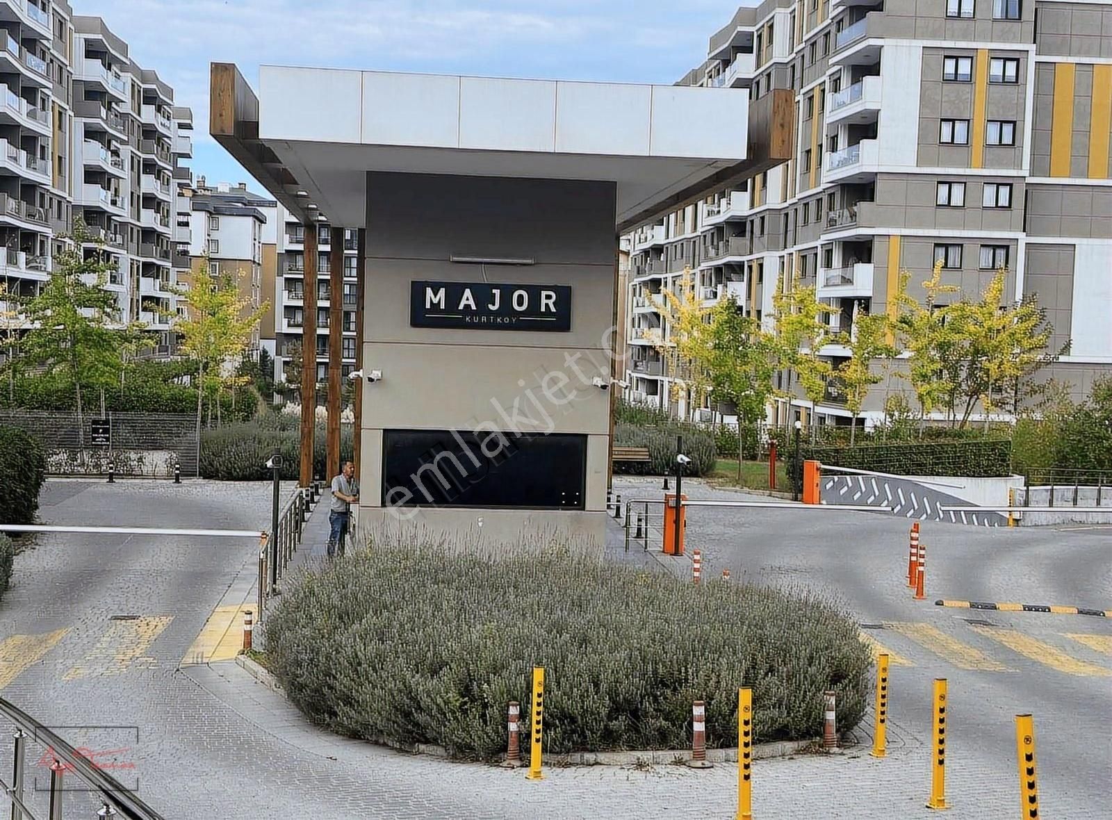 Kurtköy Major Villada Yaşar Gibi Bahçeli Muhteşem Satılık 3,5+1