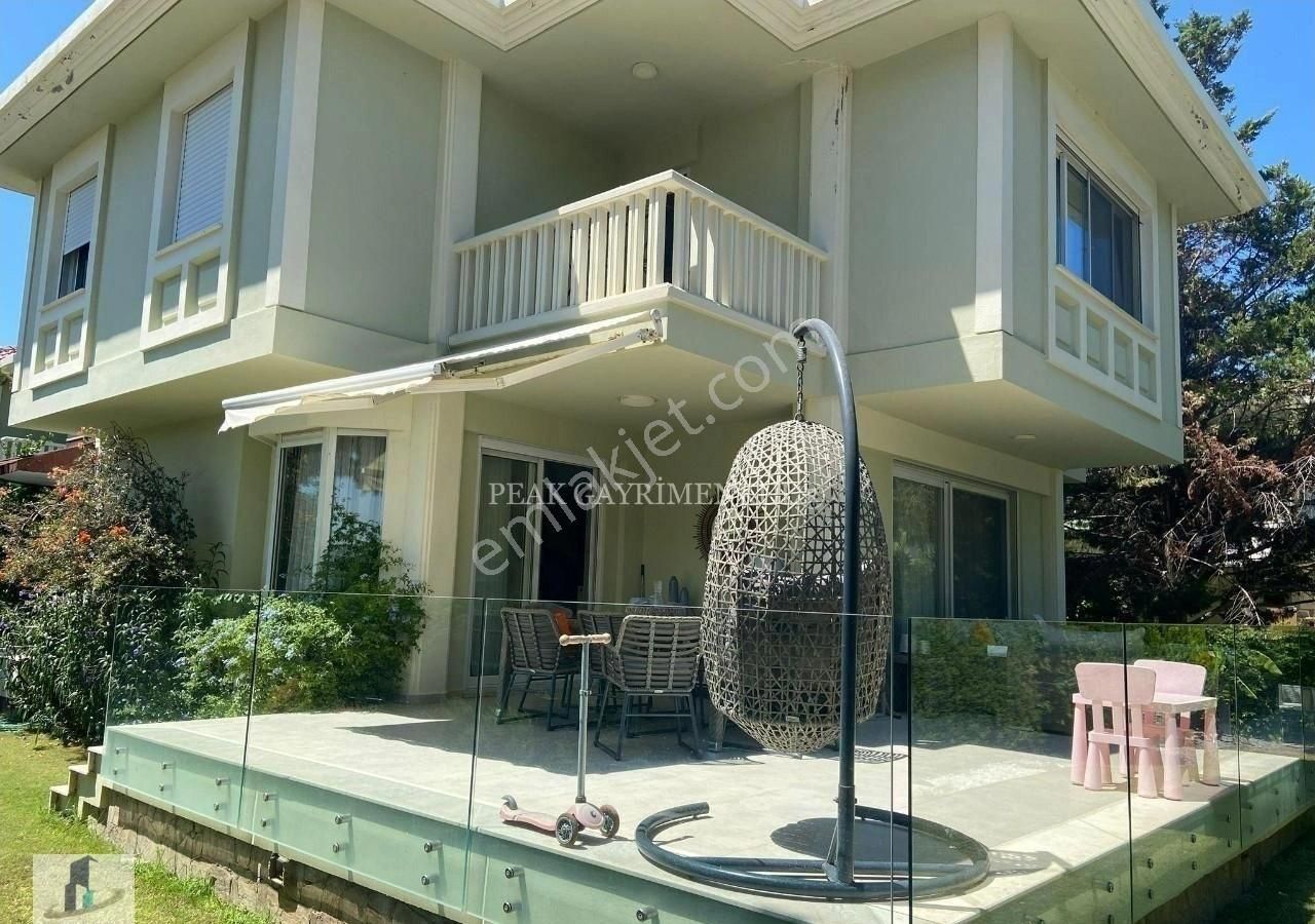 Çeşme Ilıca Mamurbaba'da Havuzlu Lüks Satılık 5+1 Müstakil Villa