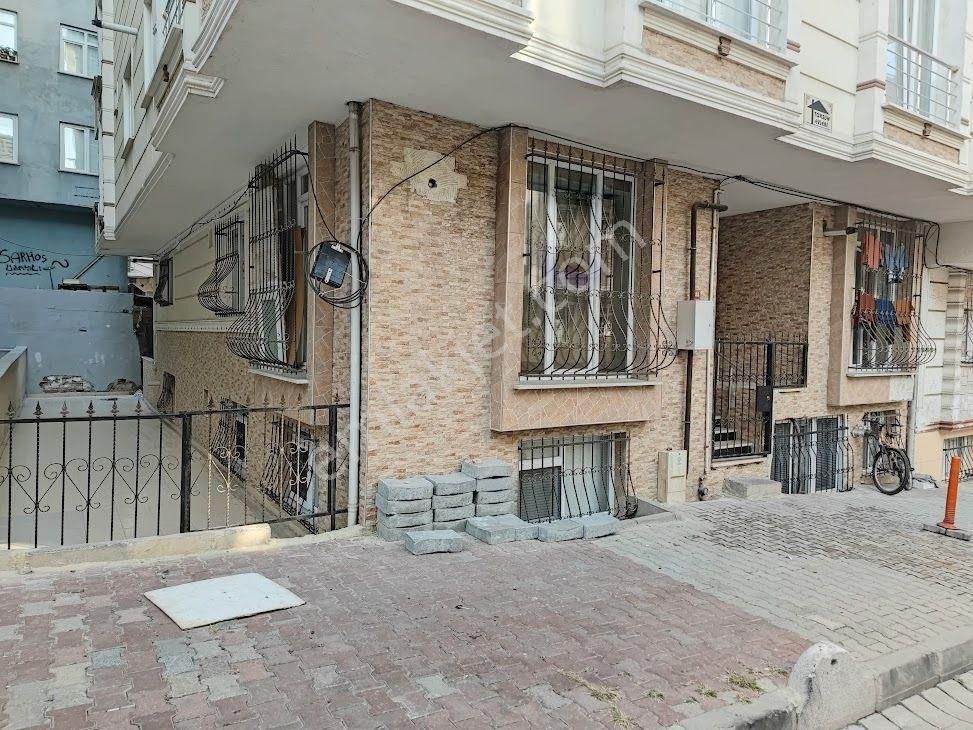 Yıldız Dan Çakmak Durağında Kredili Geniş Balkonlu Yüksek Giriş Daire