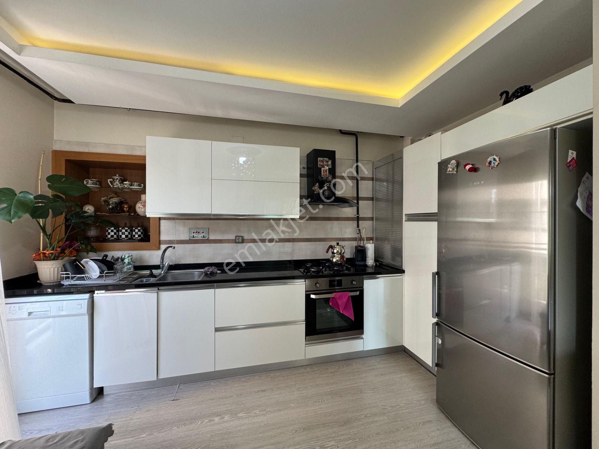 Belediye Evlerinde 8yaş/2+1/ç.banyo/g.odalı/kombi/iskan/hasarsız