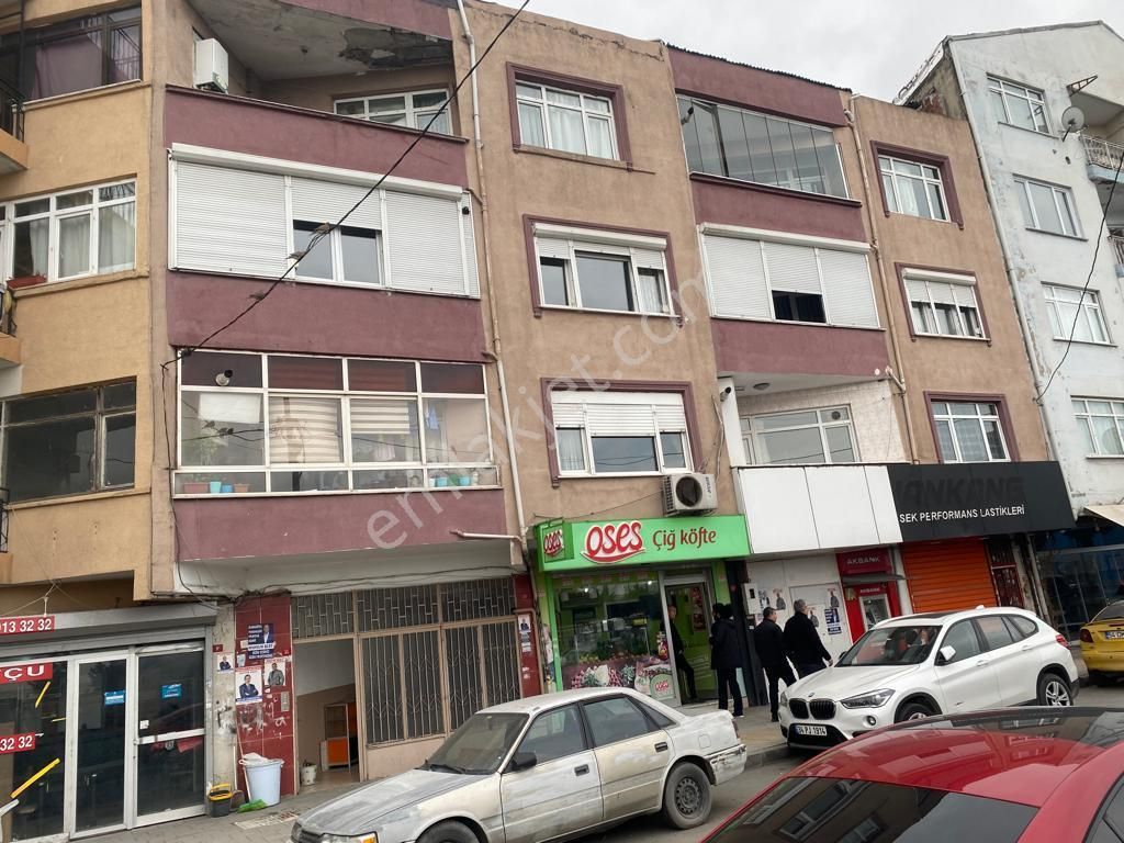 Küçükçekmece Kanarya Mahallesinde 1+1 75m2 Fırsat Daire