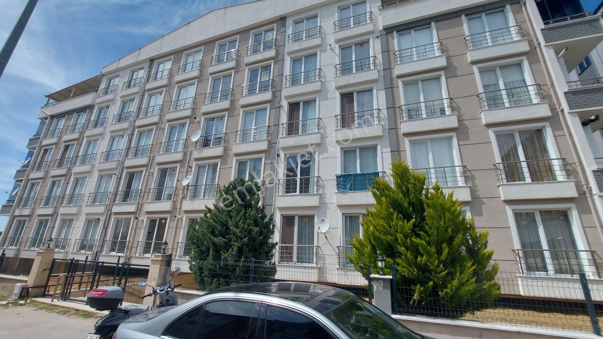 Üniversite Yolunda Borsa İnşaatta Arakat Kiralık 2+0 Daire