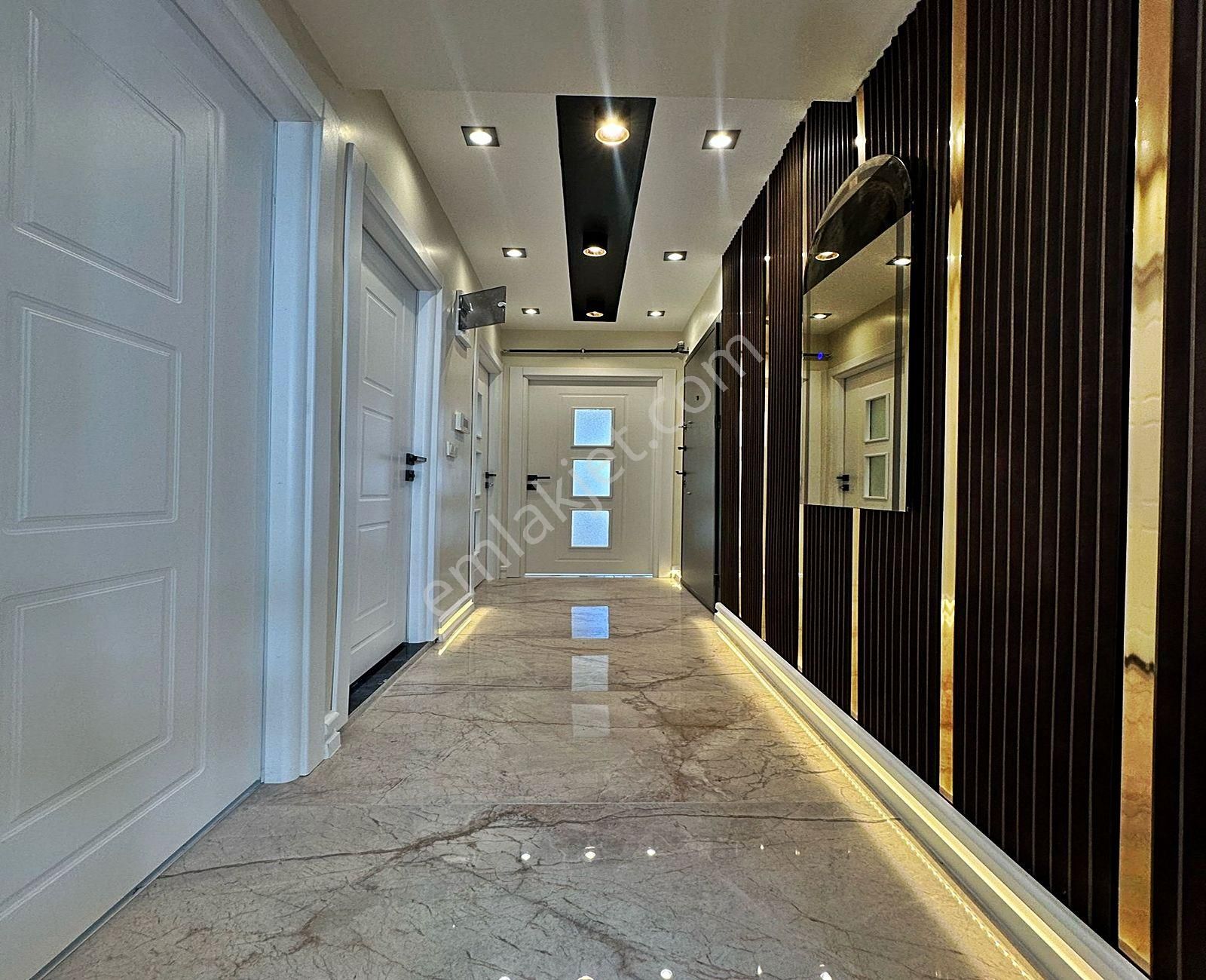 Metrobüse 5 Dk Yürüme Mesafesinde 3+2 200 M2 Yönetmeliğe Uygun Sıfır Dubleks