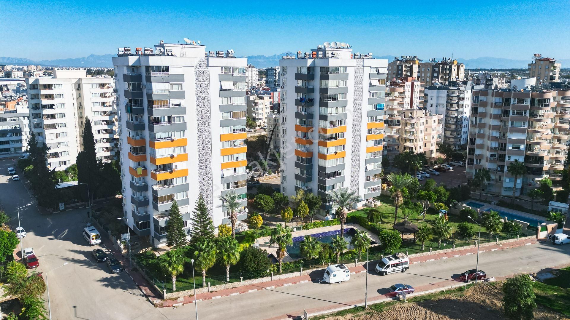 Meydankavağında Havuzlu Site İçi Park Cepheli Ara Kat 3+1