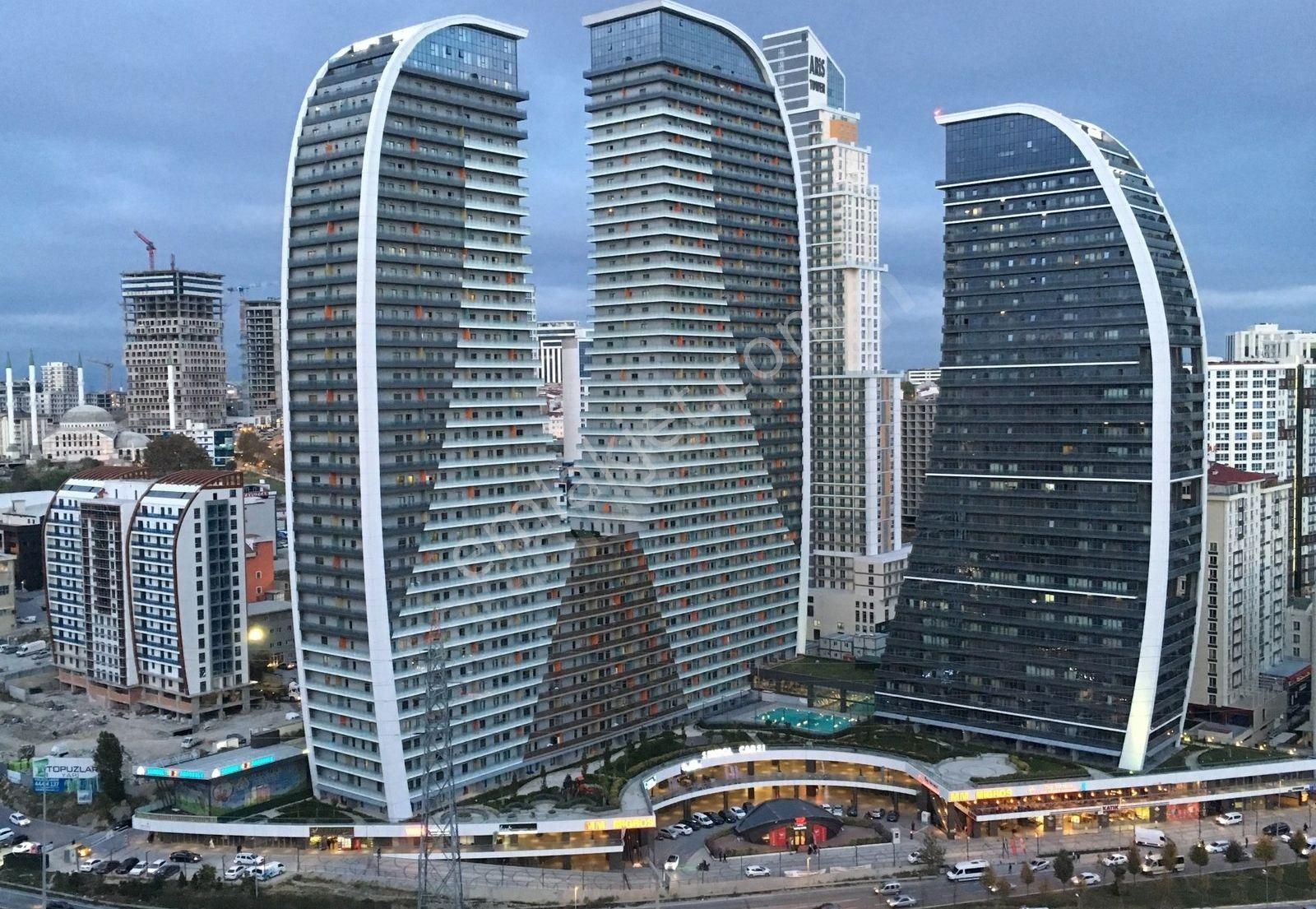 Sembol İstanbulda Bahçeli 2+1 Satılık Home Ofis 188 M²