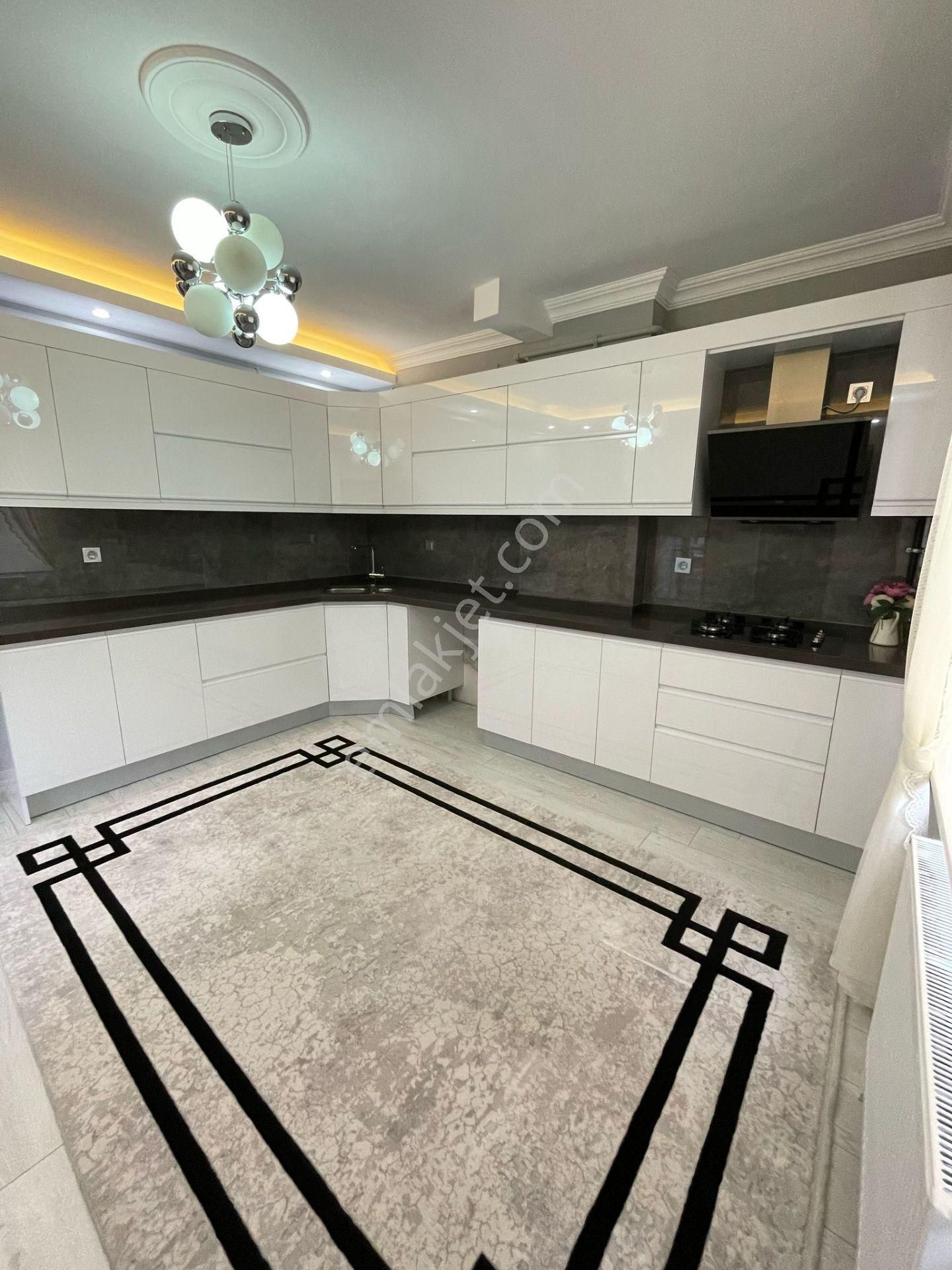 Çerkezköy Yıldırım Beyazıt Mah. 370 M² 5+2 Satılık Dubleks