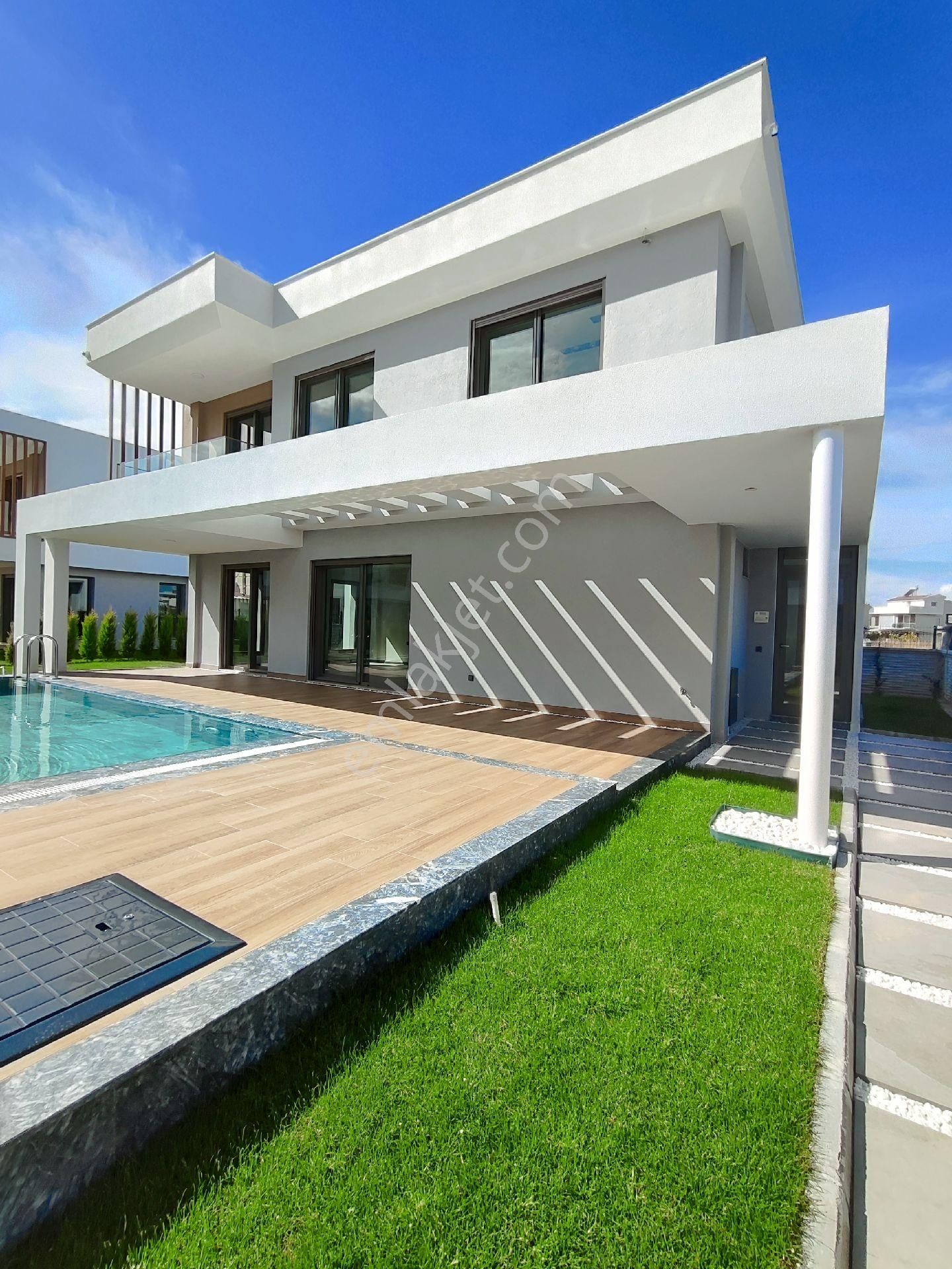 Kuşadası Güzelçam Lı Da Tam Müstakil Satılık Villa