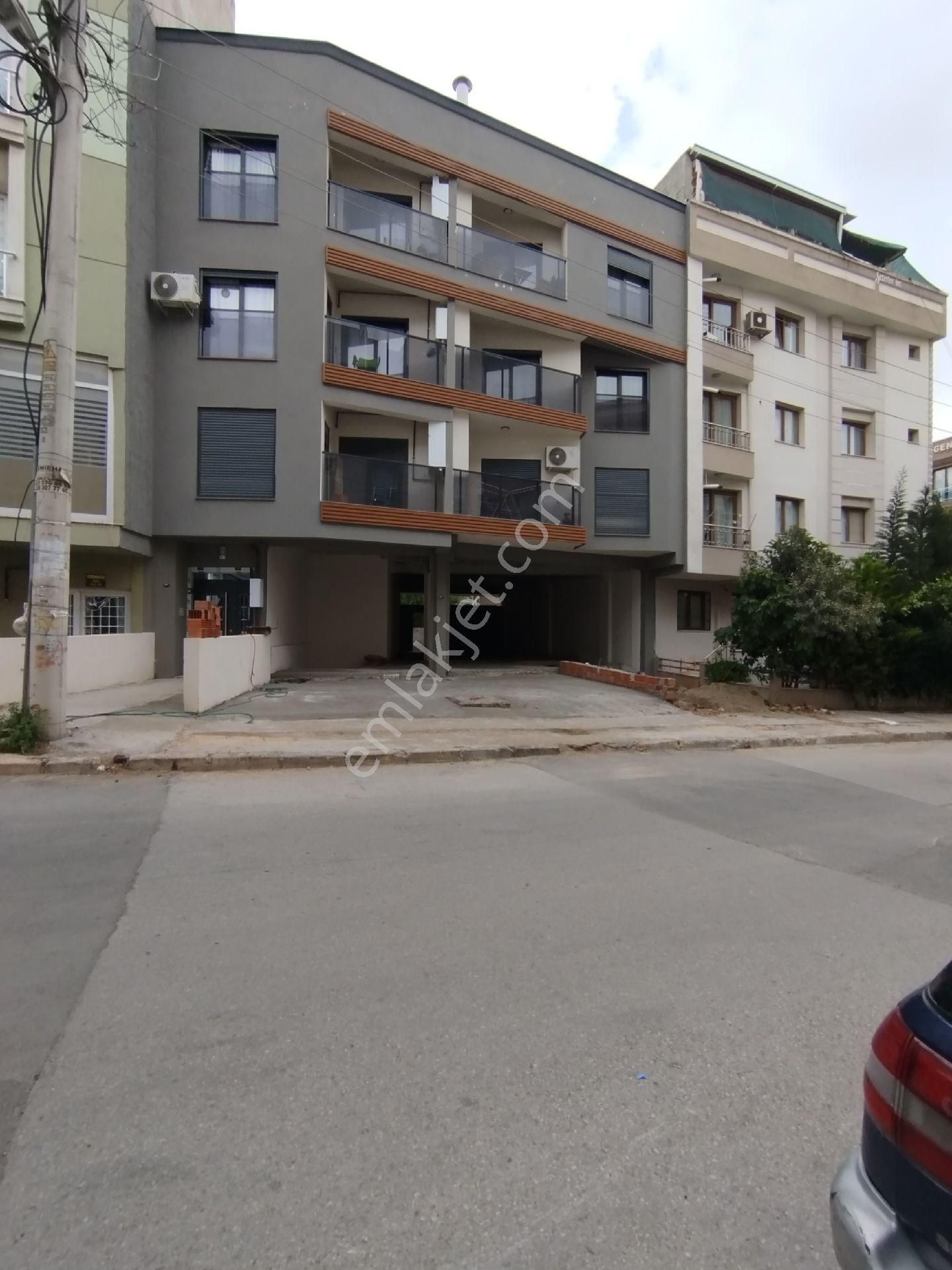 Buca Kuruçeşme 240. Mk İş Yeri Sıfır Cadde Üzeri Üniv Çevresi