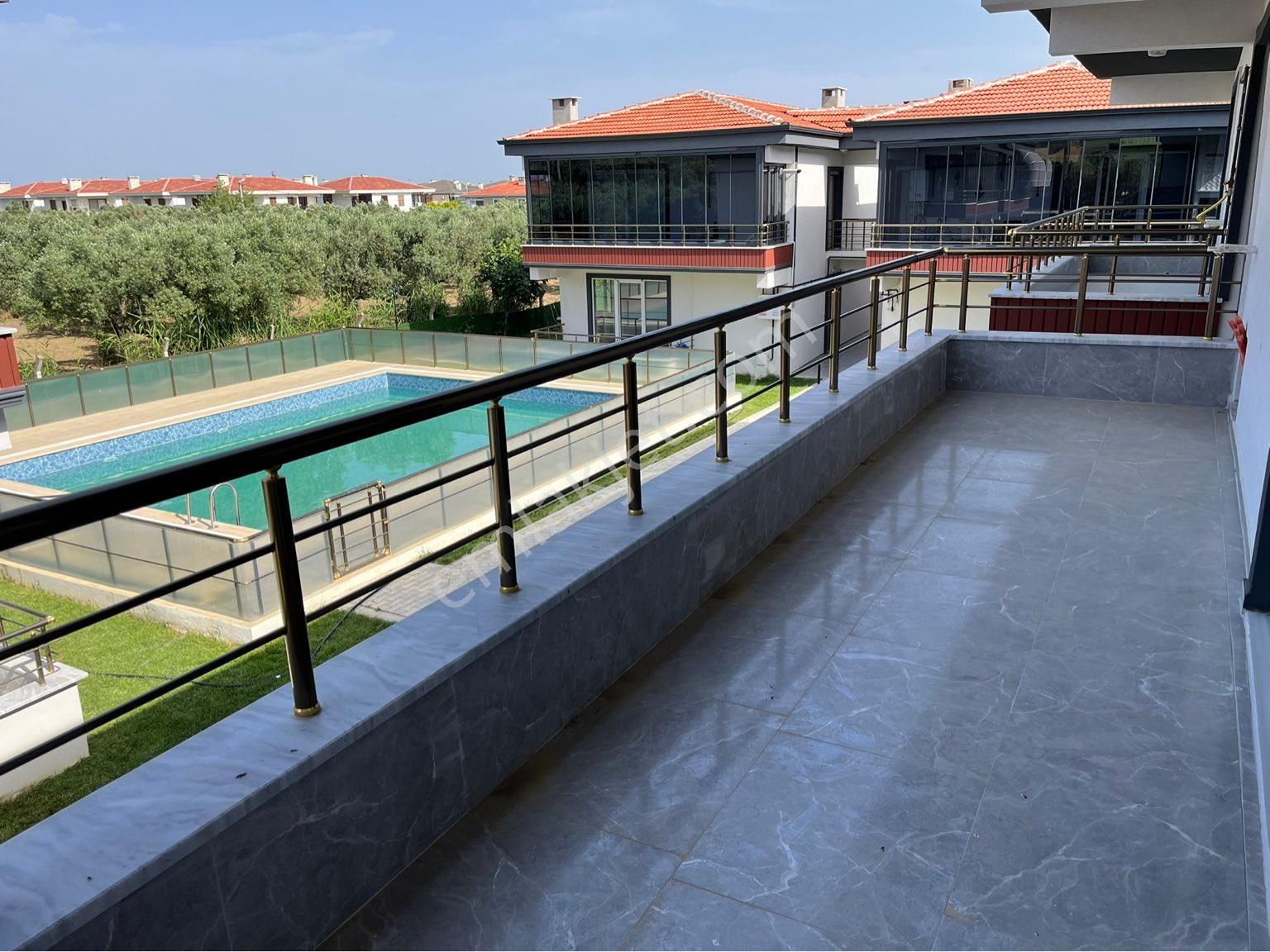 Şarköy Cumhuriyet Mah. Havuz Ve Yeşil Alan Manzaralı Giriş Üzeri Yazlık Daire Satılık