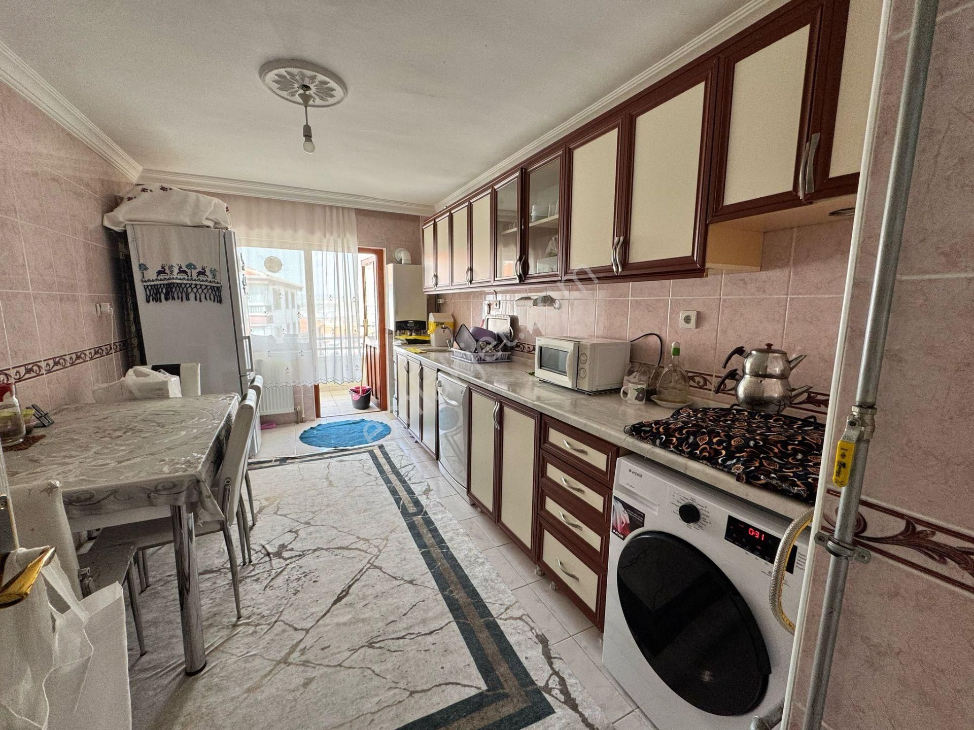 Keçiörende Yapılı 3.kat Daire!