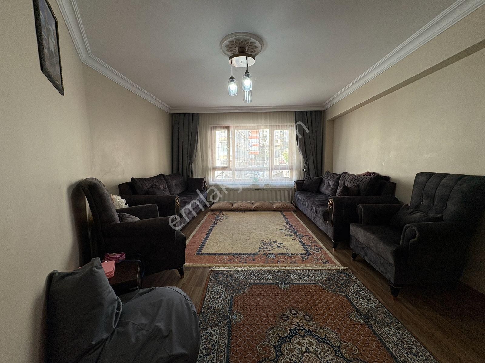 Şehit Kubilay'da Cadde Cephe Kat Konumunda Kilerli 3+1 Yüksek Giriş Daire