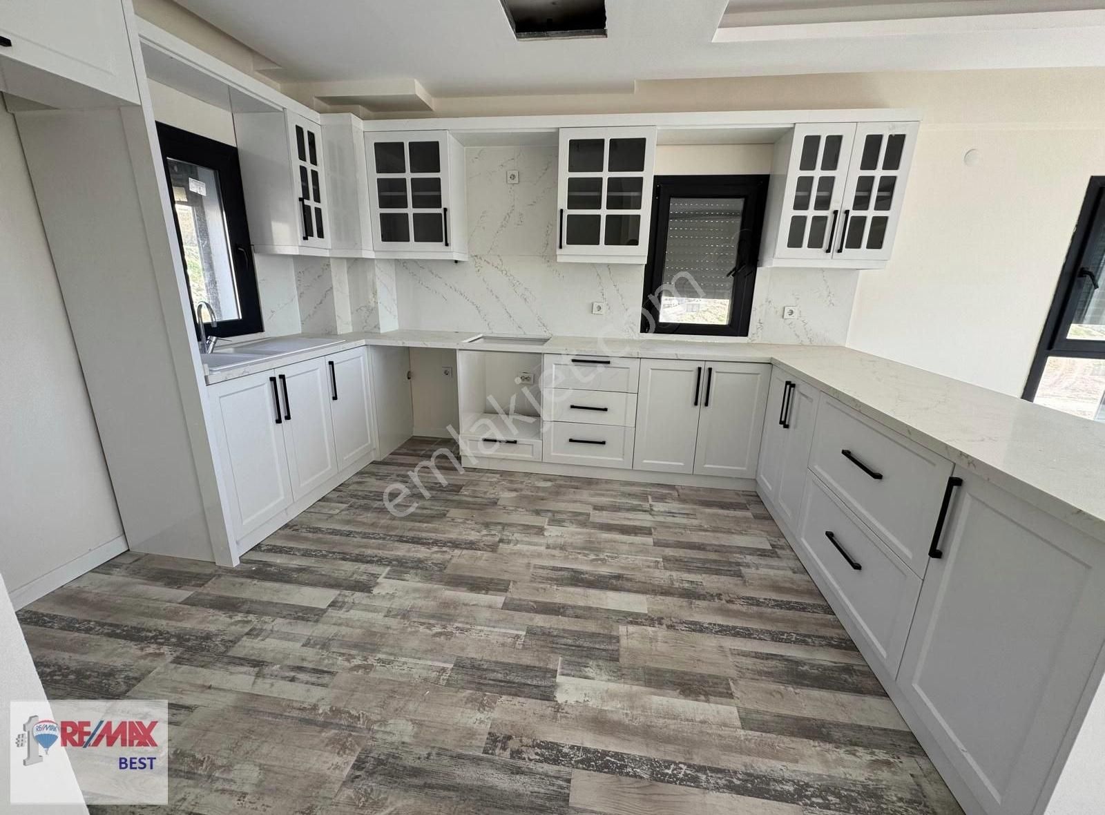 Remax Best'ten Villakent'te Sıfır Triplex Villa