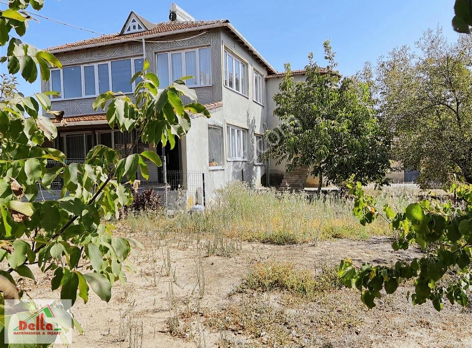 Türkgücü Köyü İçinde 700m2 Ara Üzerine Kurulu Müstakil 4+2 Ev