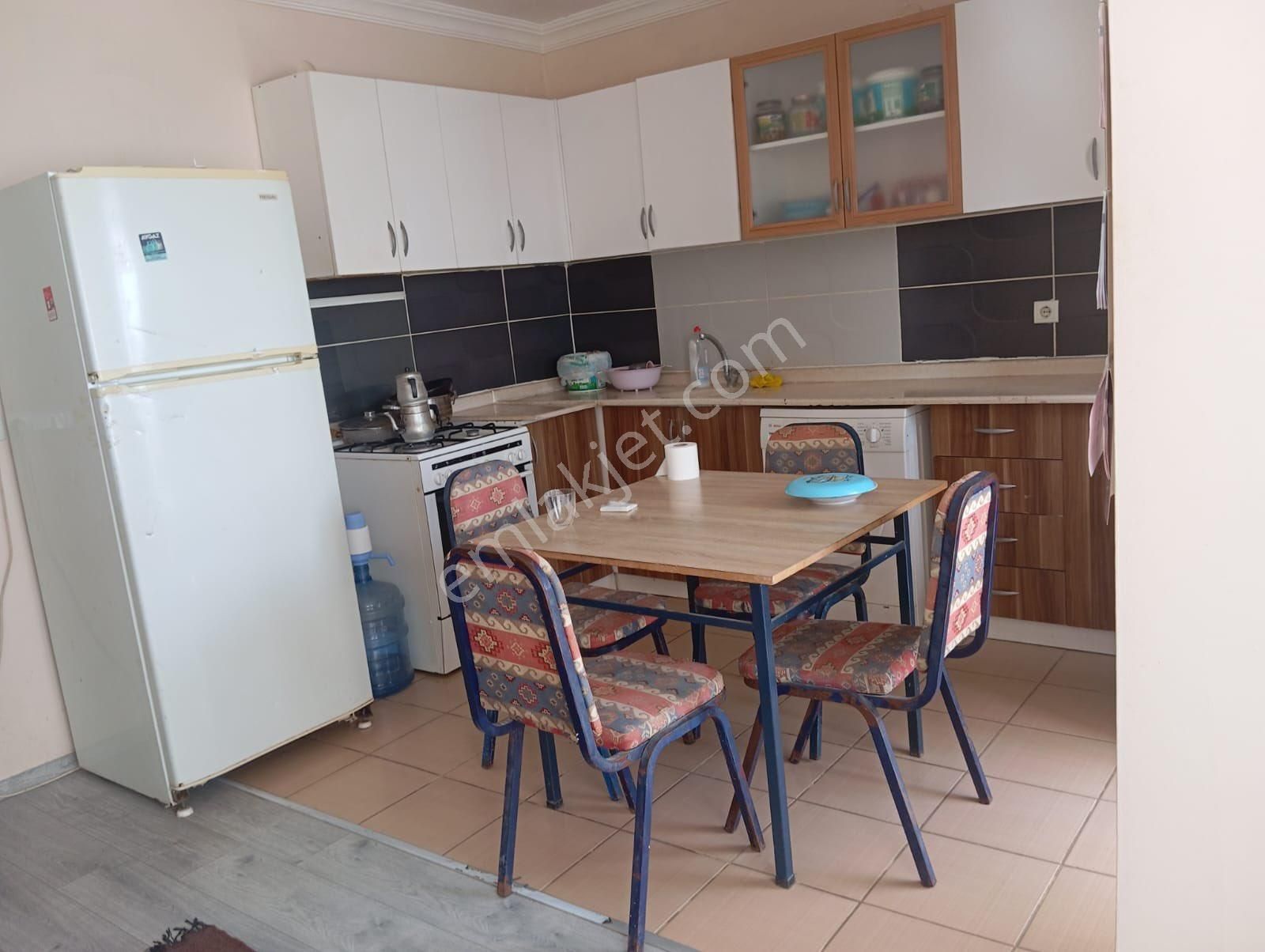 Sitede Havuzlu Otoparklı 2+1 Satılık Daire