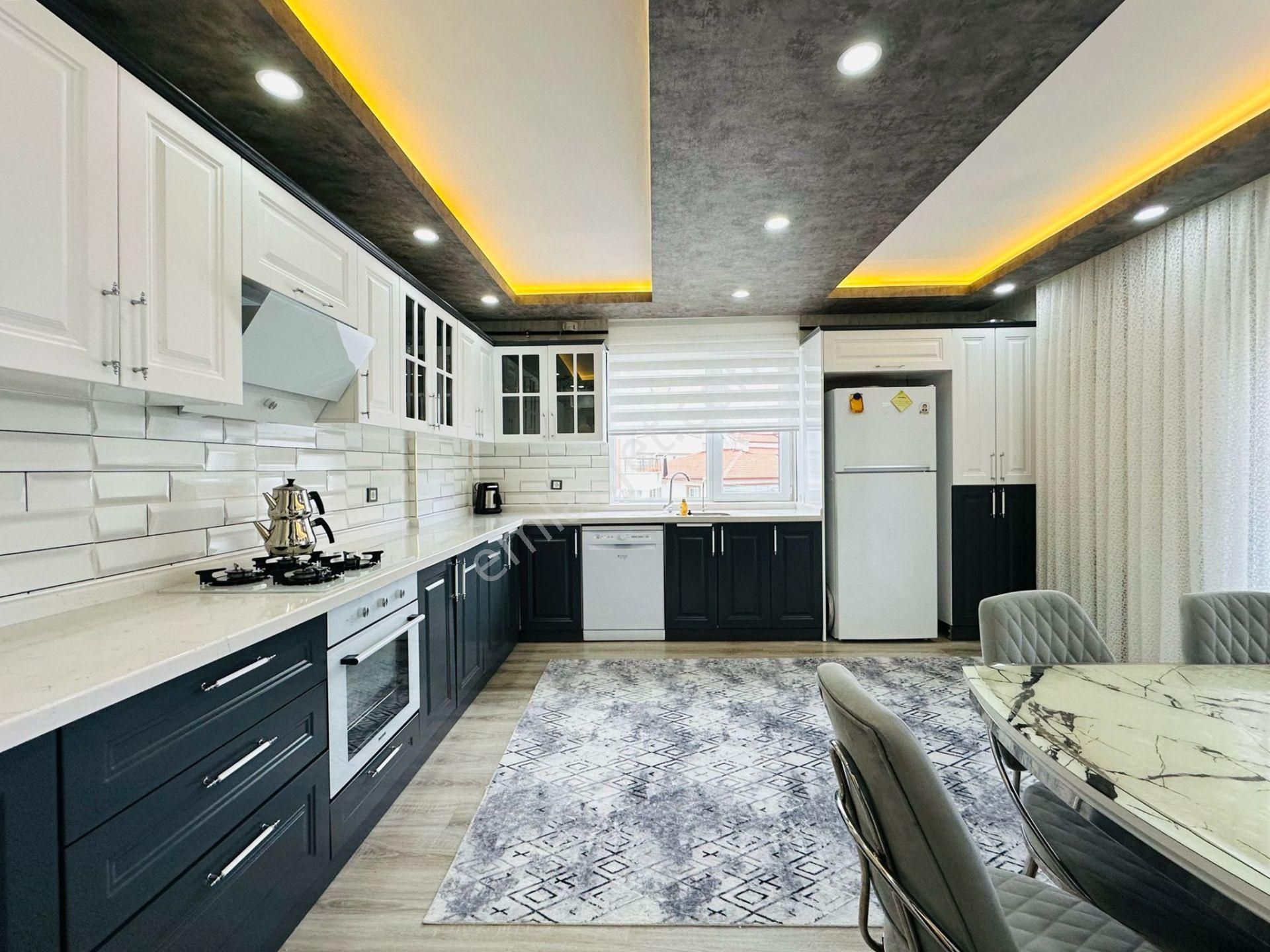 Beşikkaya'da Full+full Yapılı Asansörlü 3+1 Ara Kat Satılık Daire !! - Görsel 8