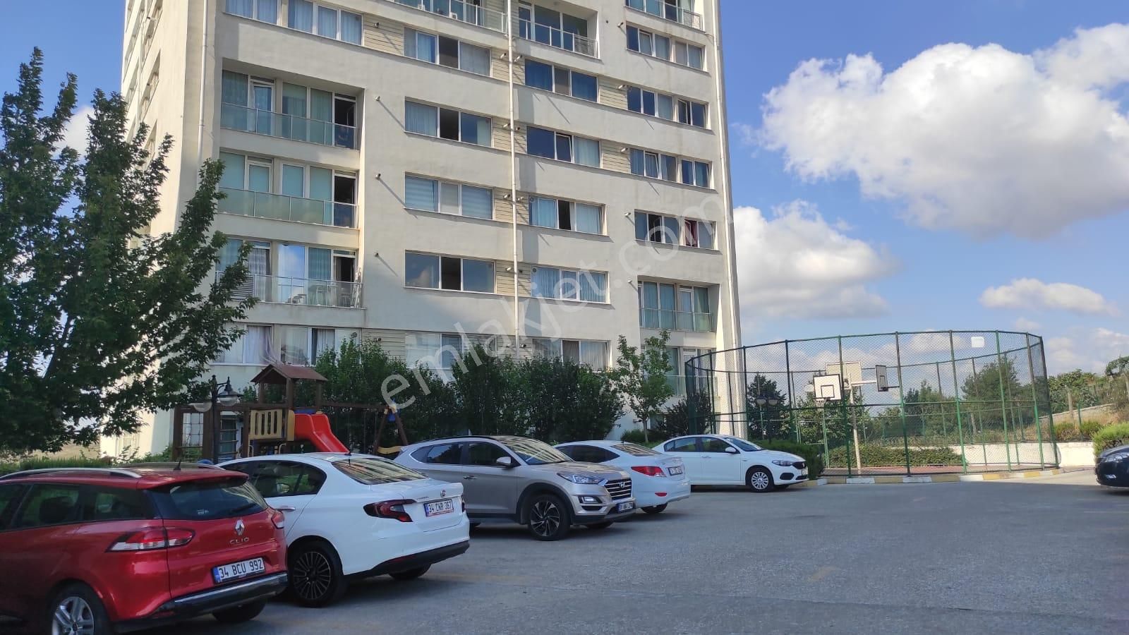Pendik Dumankaya Dizayn Sitesinde Eşyalı Kiralık Daire