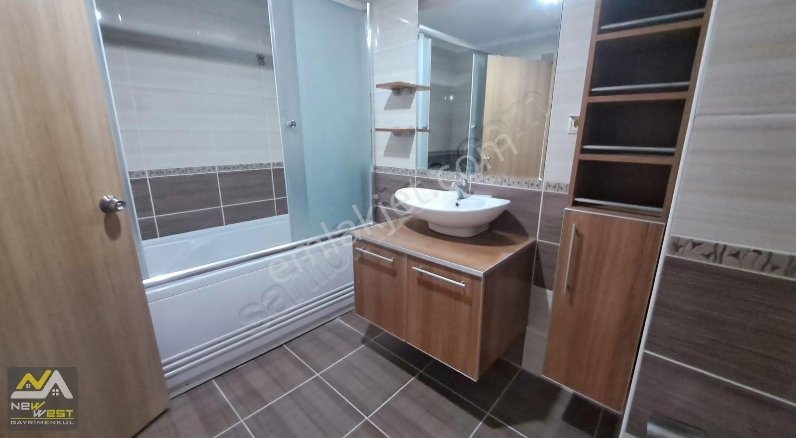 Atlantis Yanı Güvenlikli Site Batıparkta Kiralık 4+1 Daire