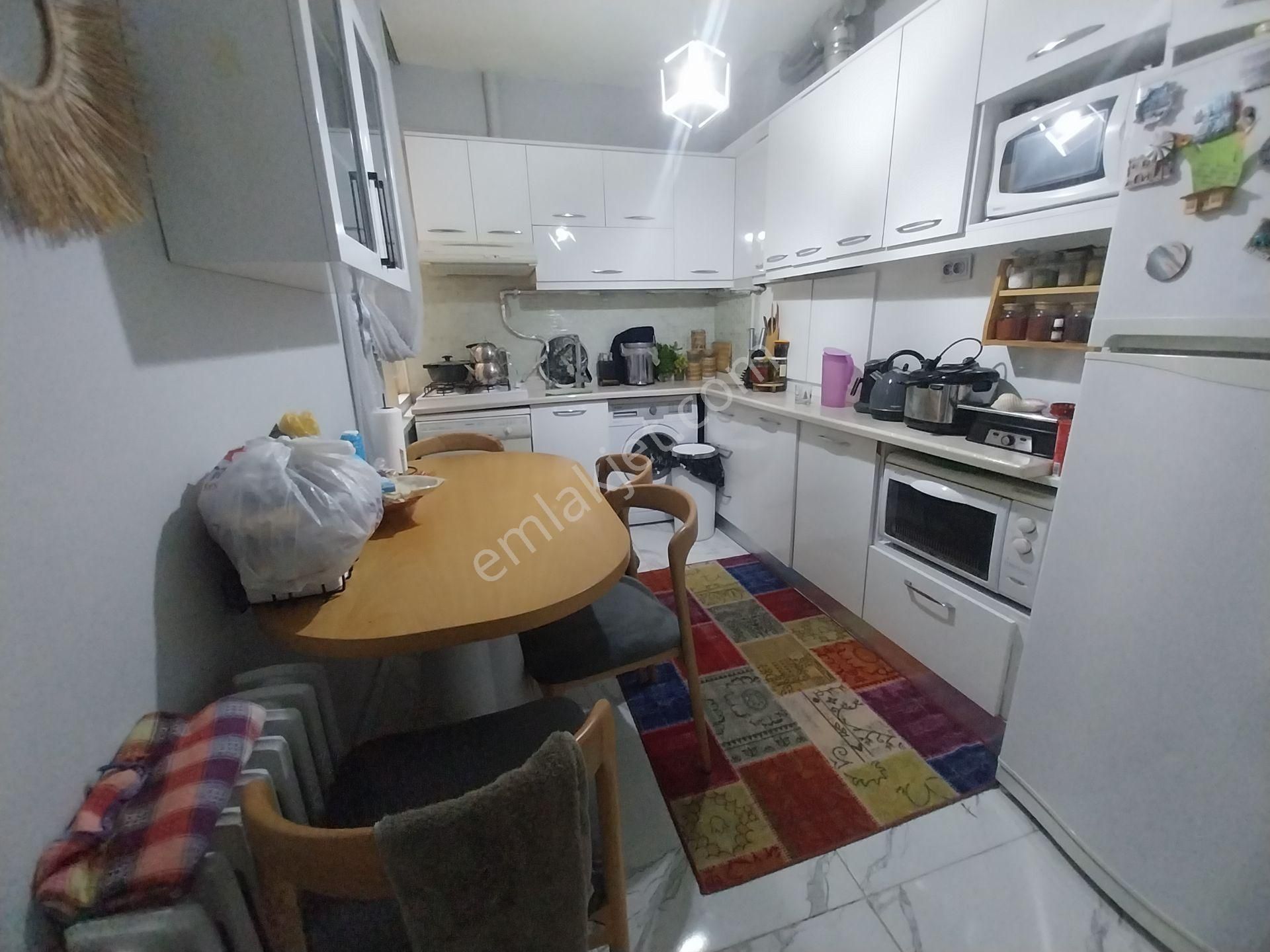 Vişnelik Mh. Yeni Bakımlı Arakat Geniş 2+1 Kombili Satılık Daire