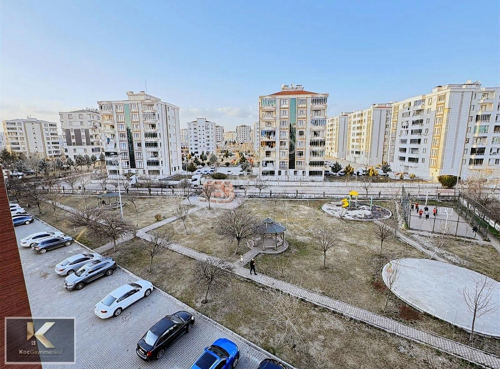 Newroz Caddesi Üzeri Satılık 4+1 Fırsat Daire