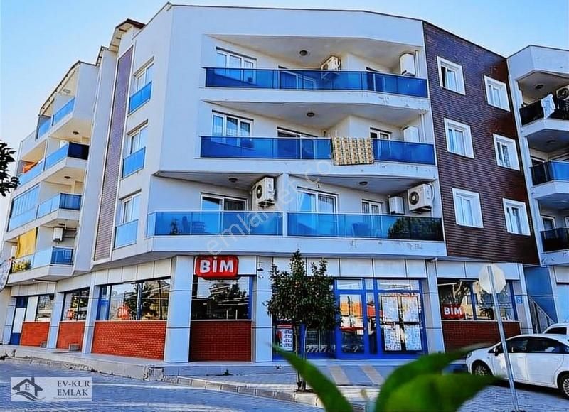 Kuşadası Davutlar'da Ara Kat 120 M2 Çift Balkon 3+1 Daire