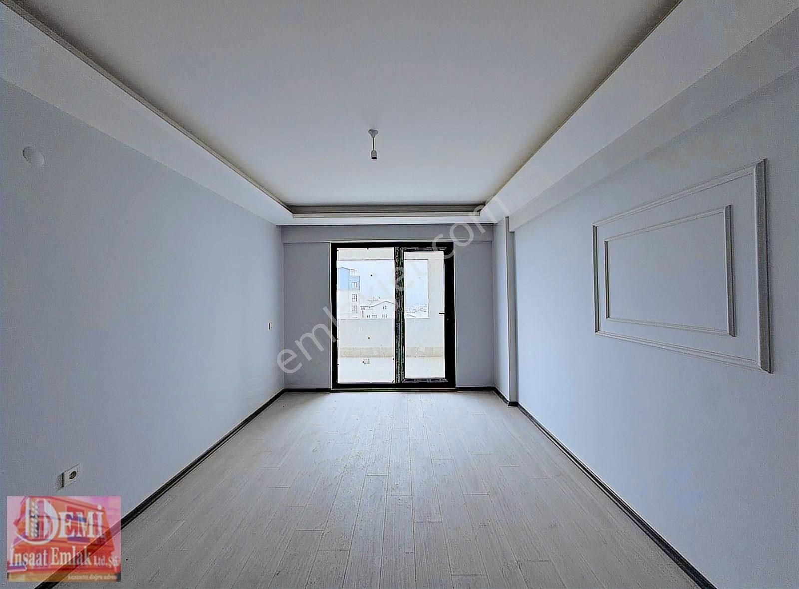Siteler Bölgesinde Geniş Balkonlu 2+1 Sıfır Muazzam Daire