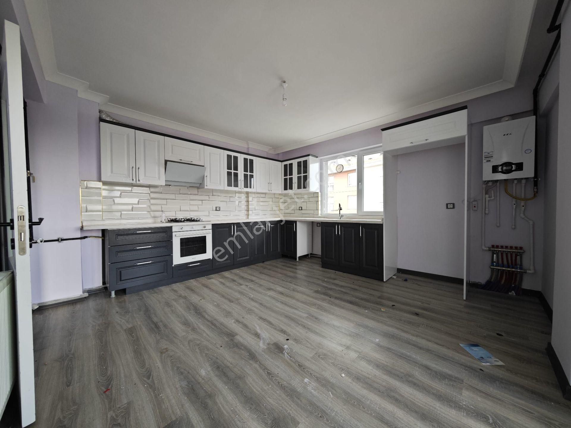 Beşikkaya'da Ebeveyn Banyolu Asansörlü 145 M2 3+1 Katta Satılık Daire !! - Görsel 4