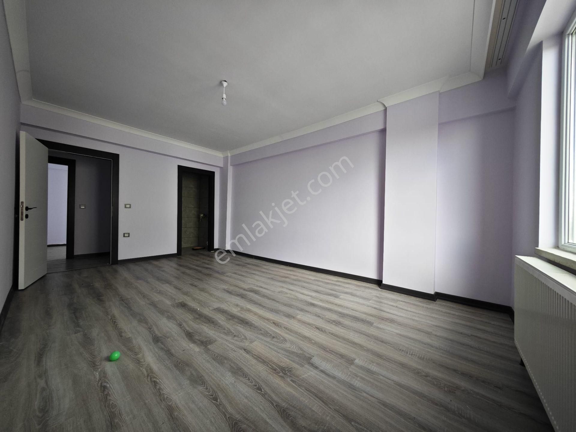 Beşikkaya'da Ebeveyn Banyolu Asansörlü 145 M2 3+1 Katta Satılık Daire !! - Görsel 14