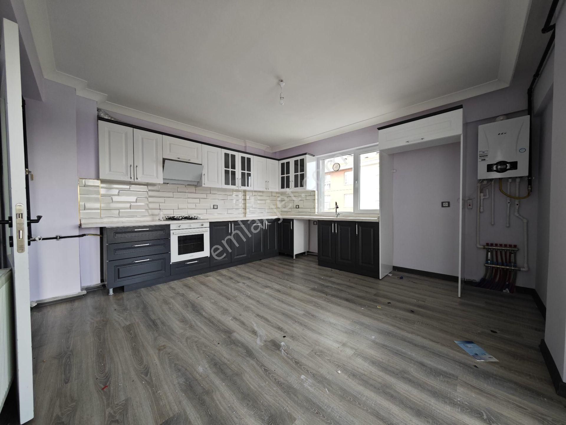 Beşikkaya'da Ebeveyn Banyolu Asansörlü 145 M2 3+1 Katta Satılık Daire !! - Görsel 3