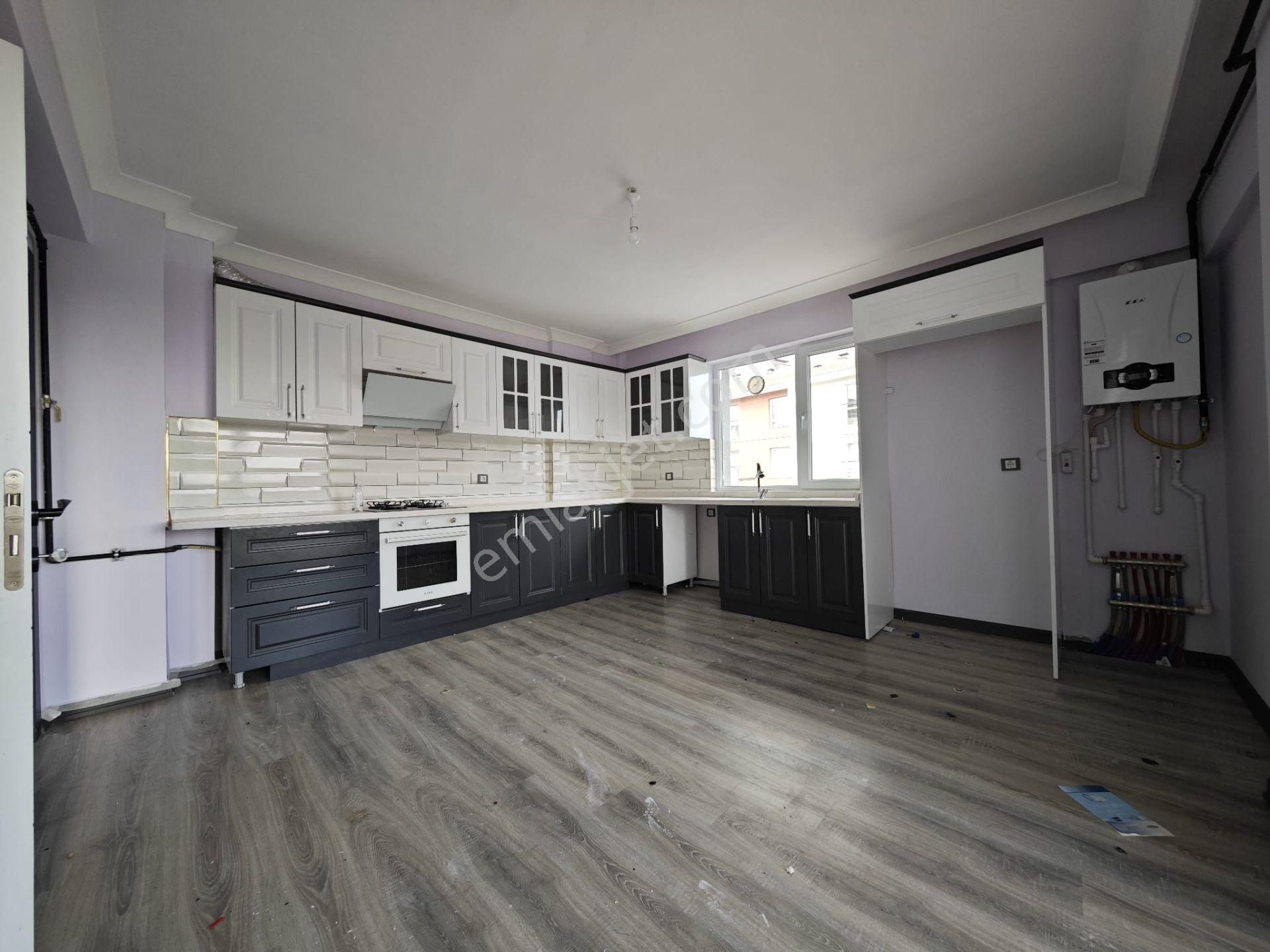 Beşikkaya'da Ebeveyn Banyolu Asansörlü 145 M2 3+1 Katta Satılık Daire !! - Görsel 6