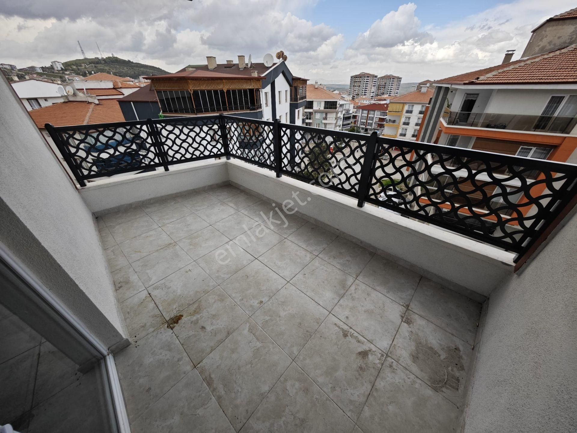 Beşikkaya'da Ebeveyn Banyolu Asansörlü 145 M2 3+1 Katta Satılık Daire !! - Görsel 33