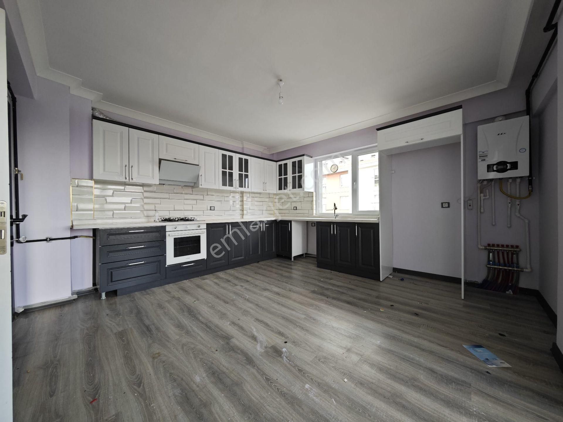 Beşikkaya'da Ebeveyn Banyolu Asansörlü 145 M2 3+1 Katta Satılık Daire !! - Görsel 5