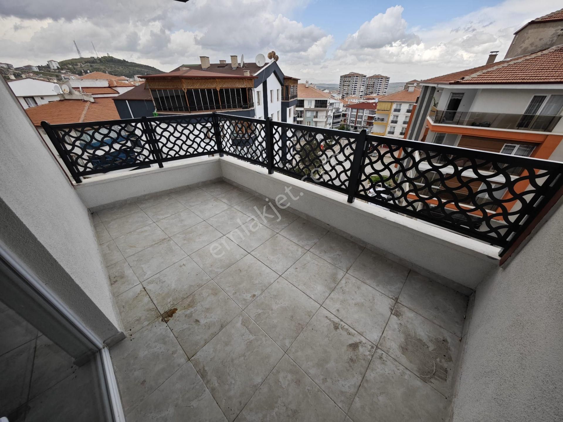 Beşikkaya'da Ebeveyn Banyolu Asansörlü 145 M2 3+1 Katta Satılık Daire !! - Görsel 31