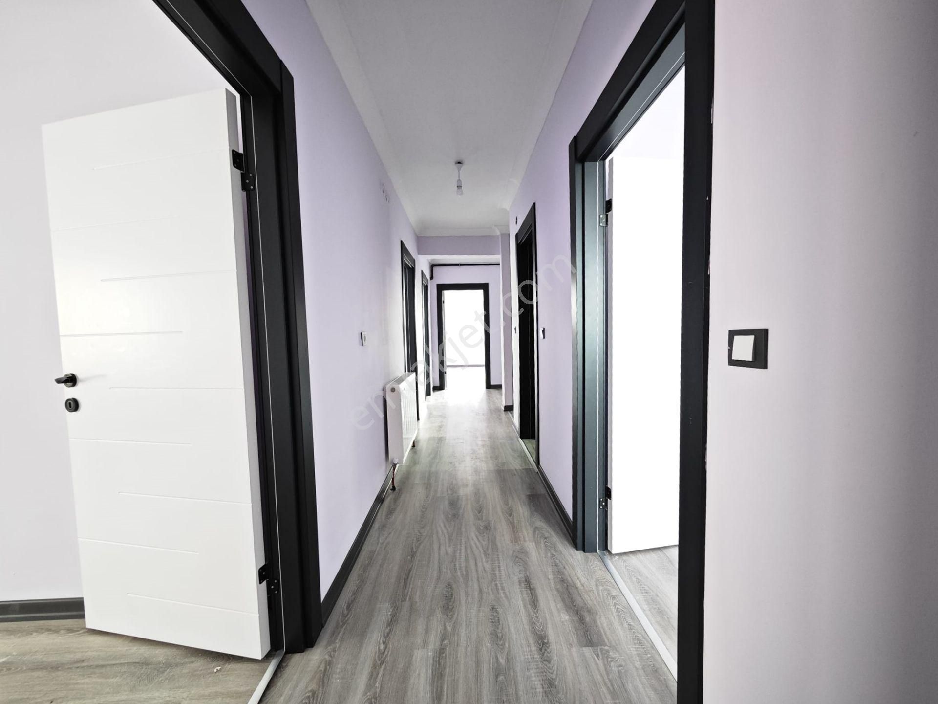 Beşikkaya'da Ebeveyn Banyolu Asansörlü 145 M2 3+1 Katta Satılık Daire !! - Görsel 26