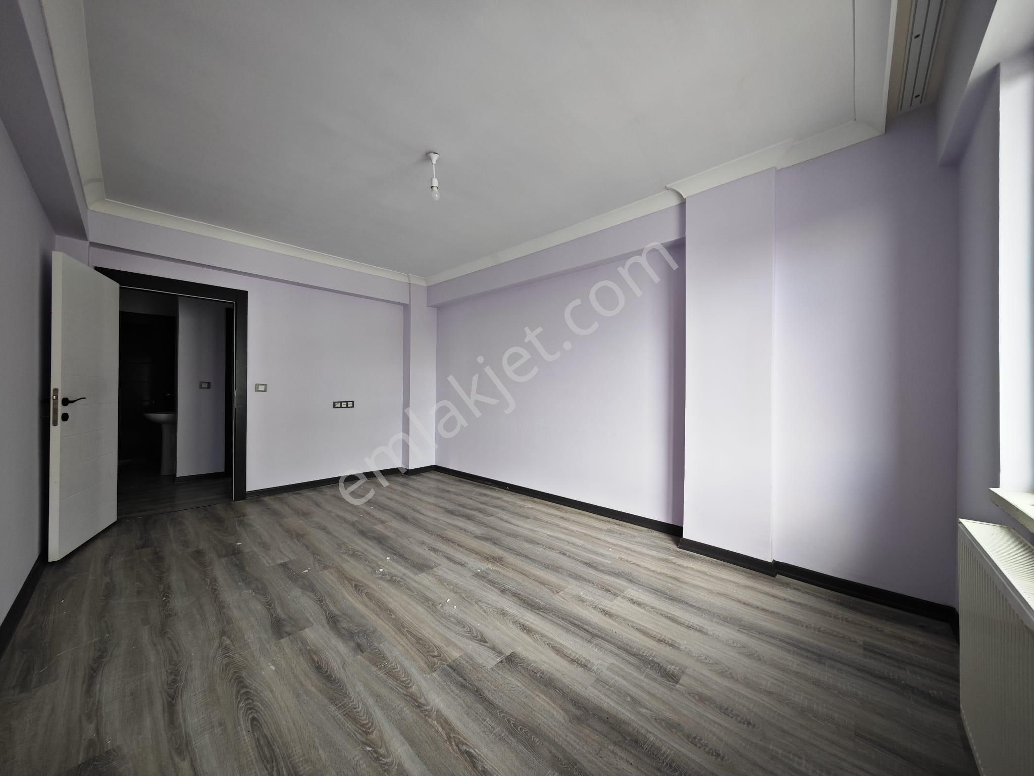 Beşikkaya'da Ebeveyn Banyolu Asansörlü 145 M2 3+1 Katta Satılık Daire !! - Görsel 18