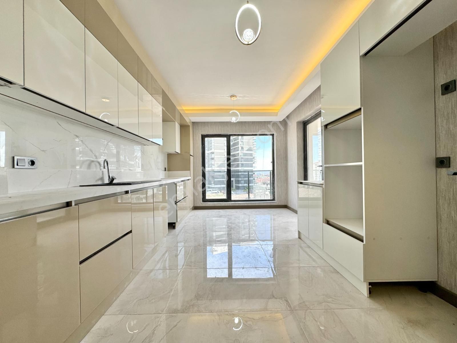 Nasip Emlak'tan 4+1 Full Yapılı Teras Balkonlu Ultralüx Site'de Daire
