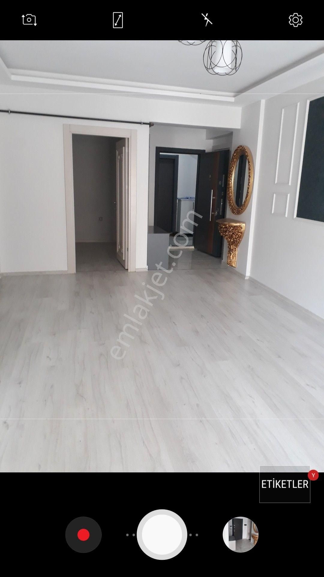 Yeni Hastane Yolu Şok Market Yanında Kiralık 2 + 1 Daire.